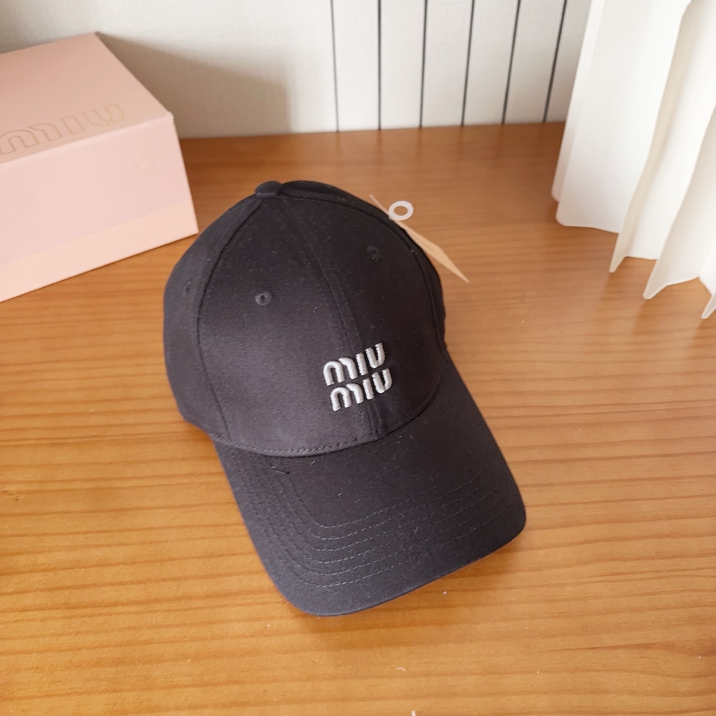 Miumiu缪缪 新款订单款刺绣棒球帽🧢大牌款超好搭配，赶紧入手！