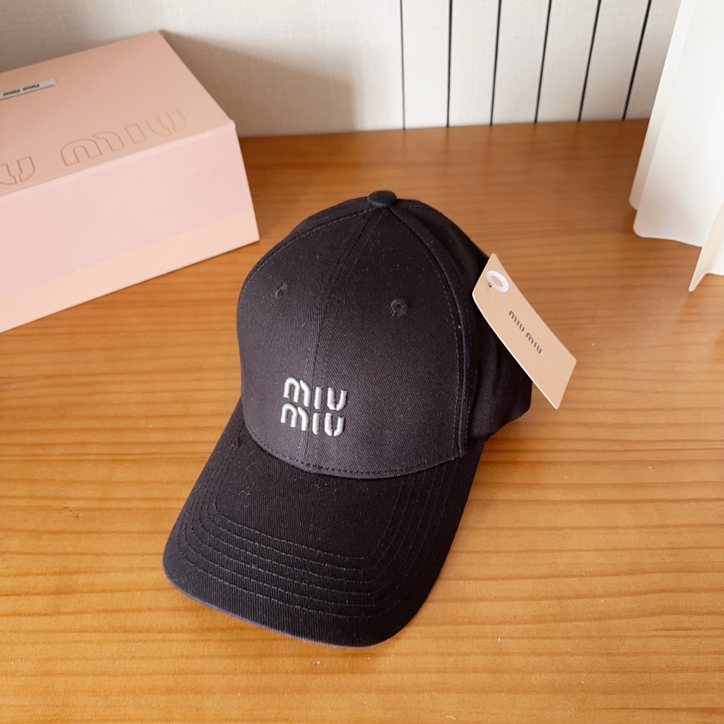 Miumiu缪缪 新款订单款刺绣棒球帽🧢大牌款超好搭配，赶紧入手！