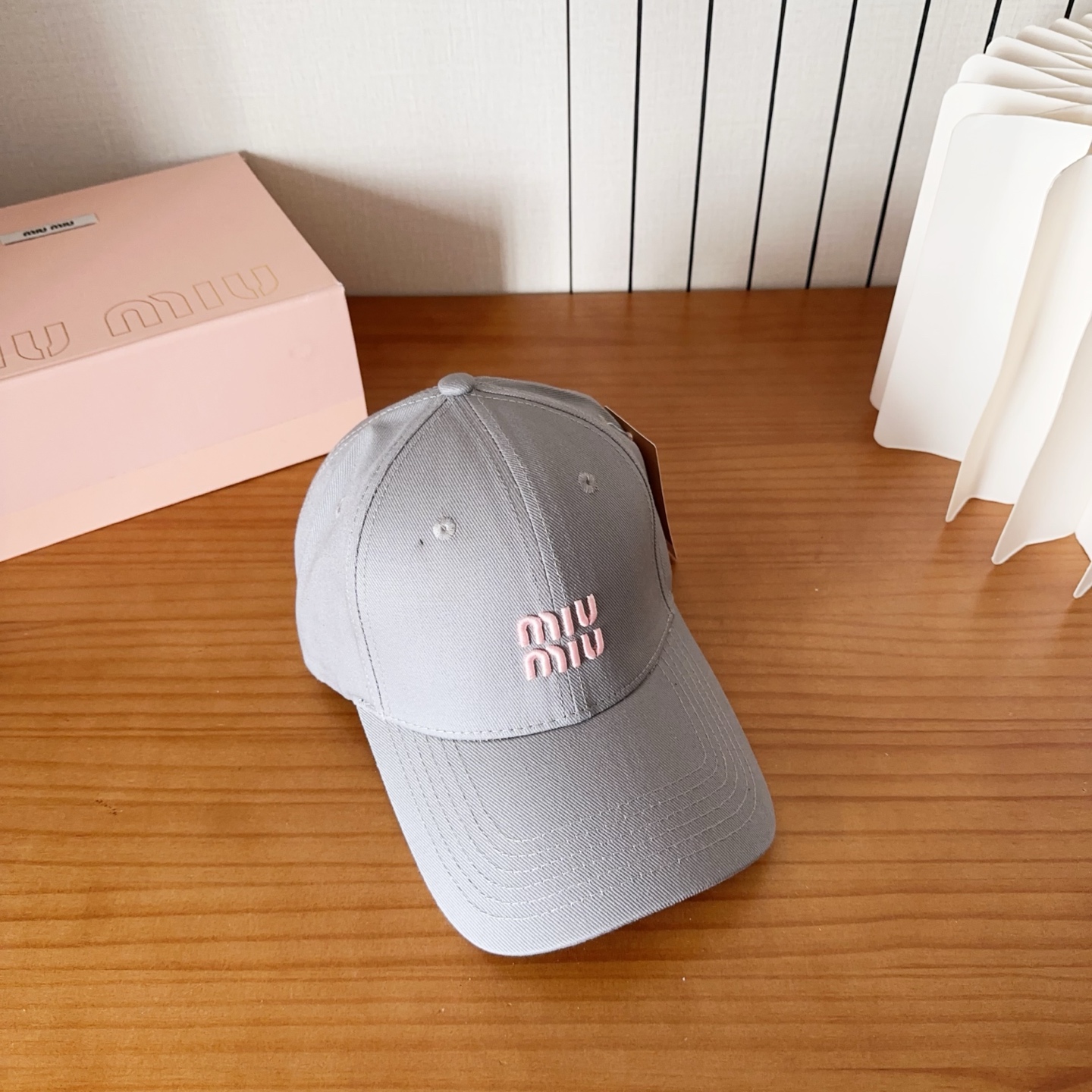 Miumiu缪缪 新款订单款刺绣棒球帽🧢大牌款超好搭配，赶紧入手！