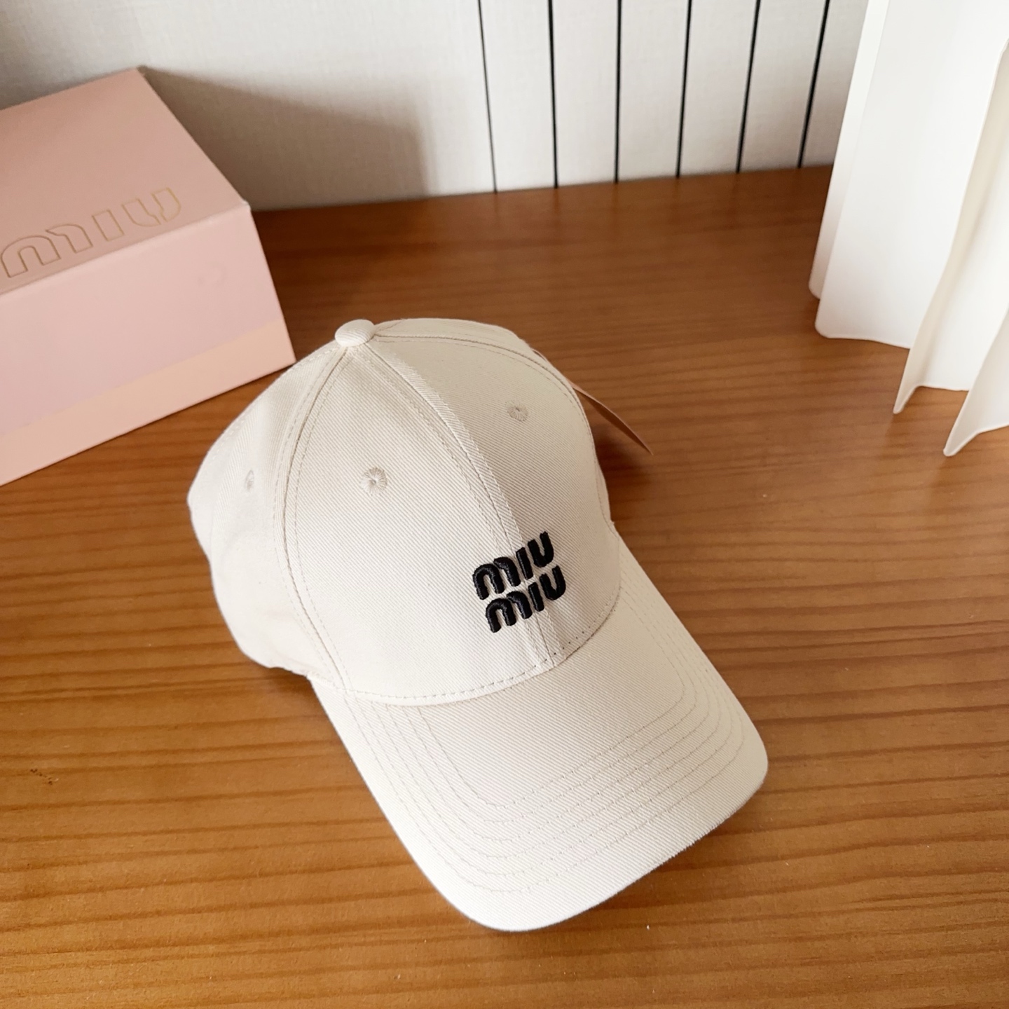 Miumiu缪缪 新款订单款刺绣棒球帽🧢大牌款超好搭配，赶紧入手！