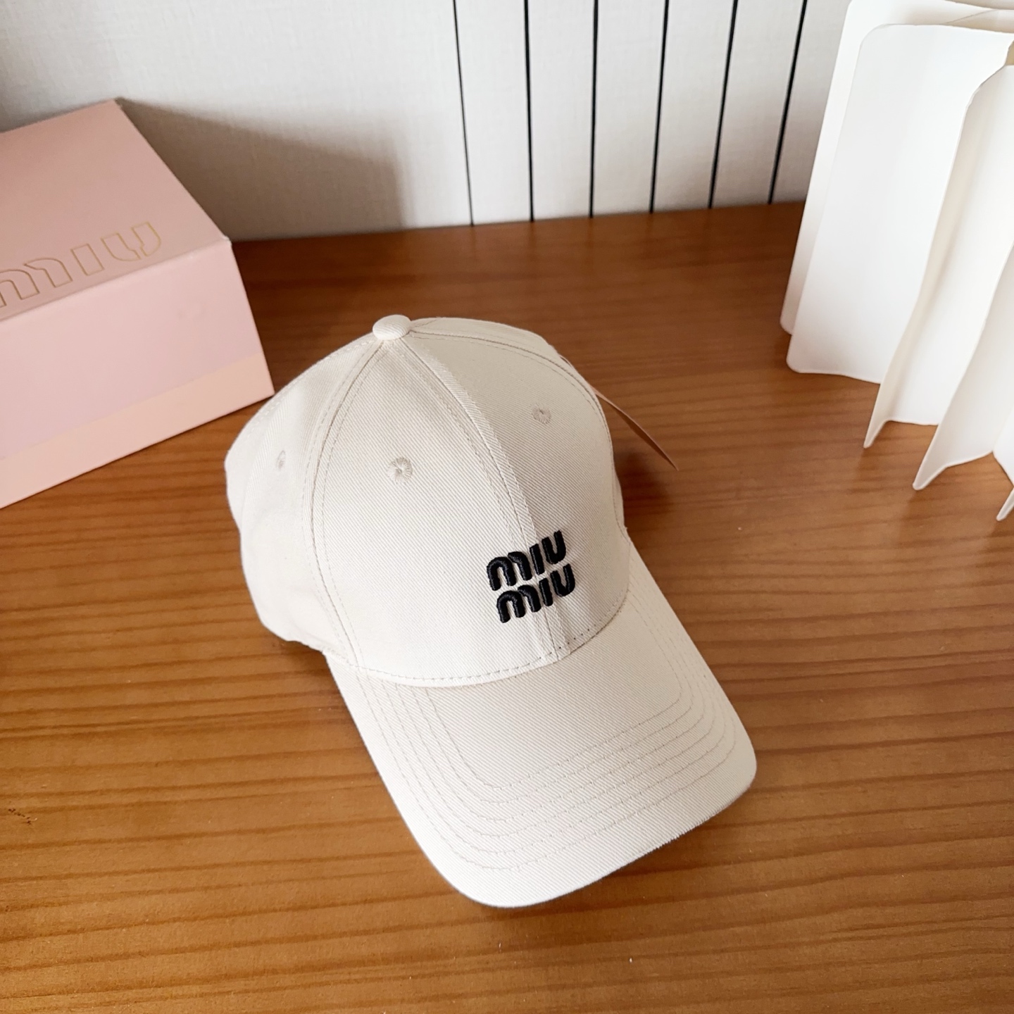 Miumiu缪缪 新款订单款刺绣棒球帽🧢大牌款超好搭配，赶紧入手！