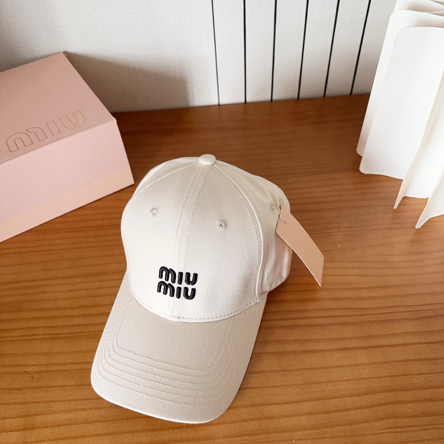 Miumiu缪缪 新款订单款刺绣棒球帽🧢大牌款超好搭配，赶紧入手！
