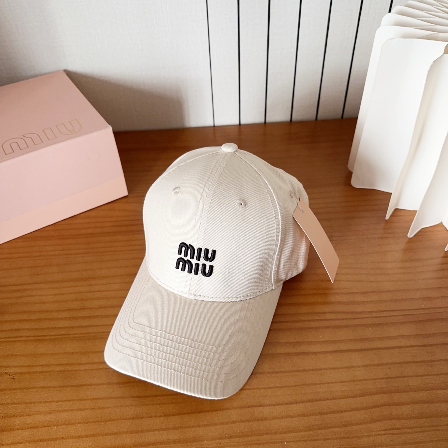 Miumiu缪缪 新款订单款刺绣棒球帽🧢大牌款超好搭配，赶紧入手！