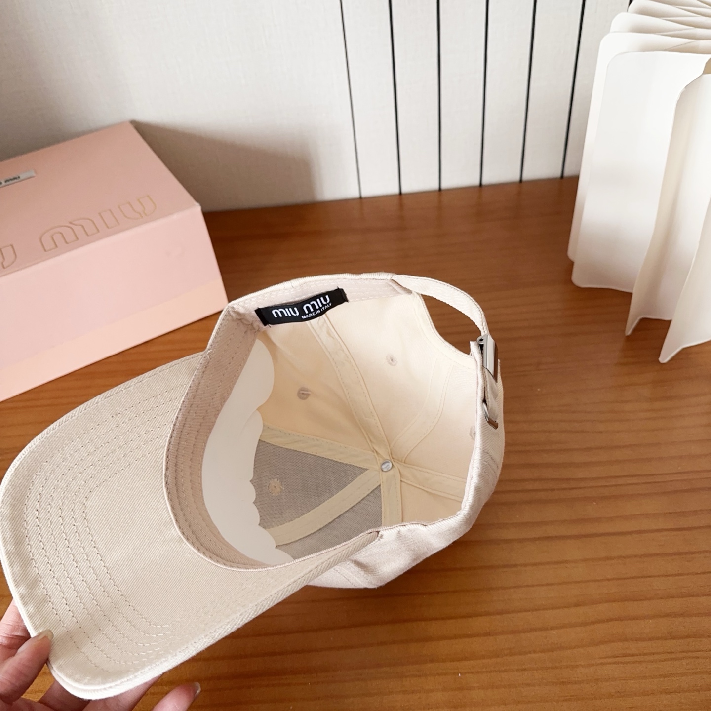 Miumiu缪缪 新款订单款刺绣棒球帽🧢大牌款超好搭配，赶紧入手！