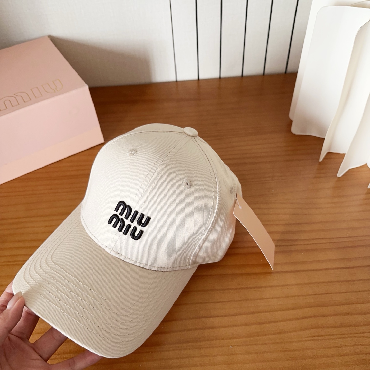 Miumiu缪缪 新款订单款刺绣棒球帽🧢大牌款超好搭配，赶紧入手！