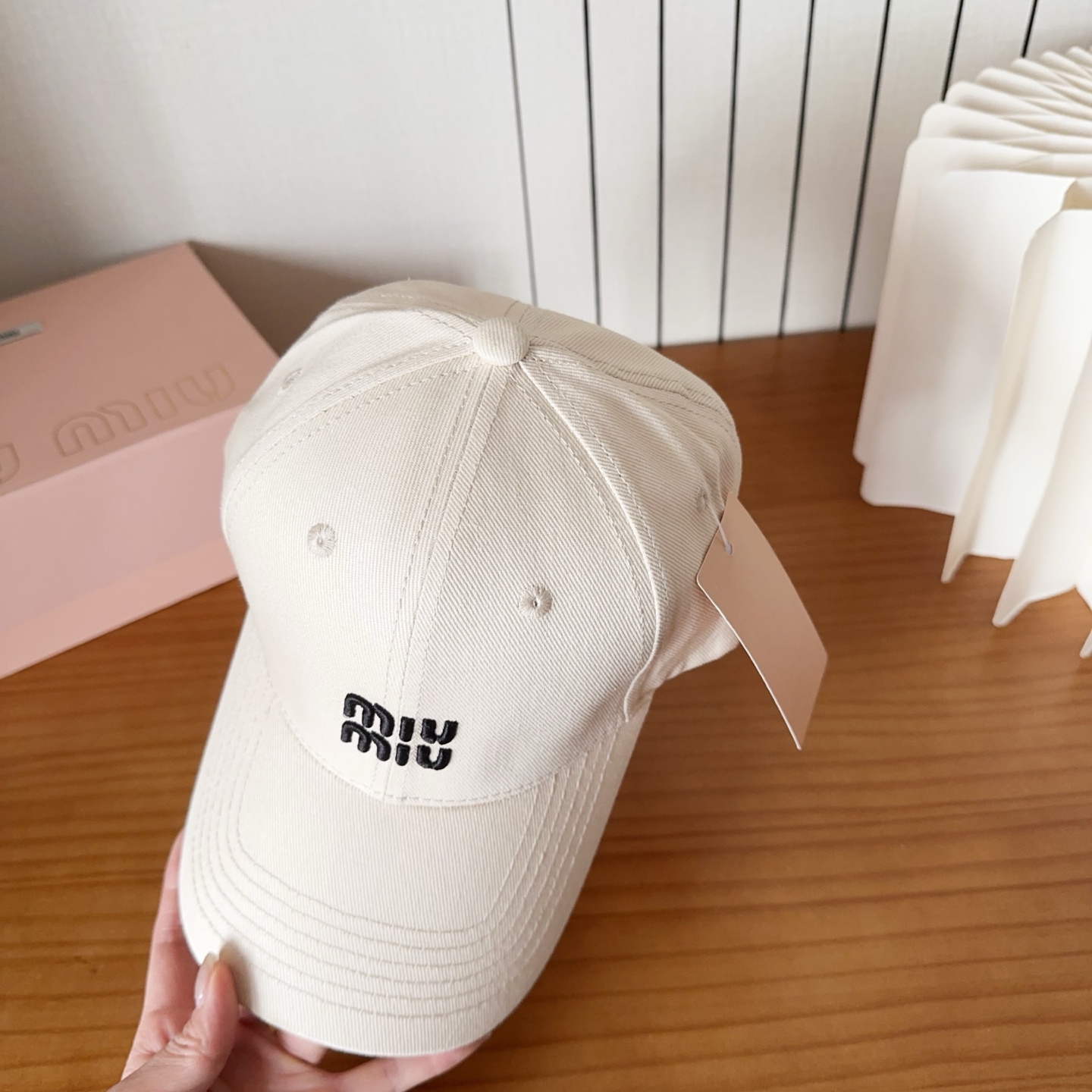 Miumiu缪缪 新款订单款刺绣棒球帽🧢大牌款超好搭配，赶紧入手！