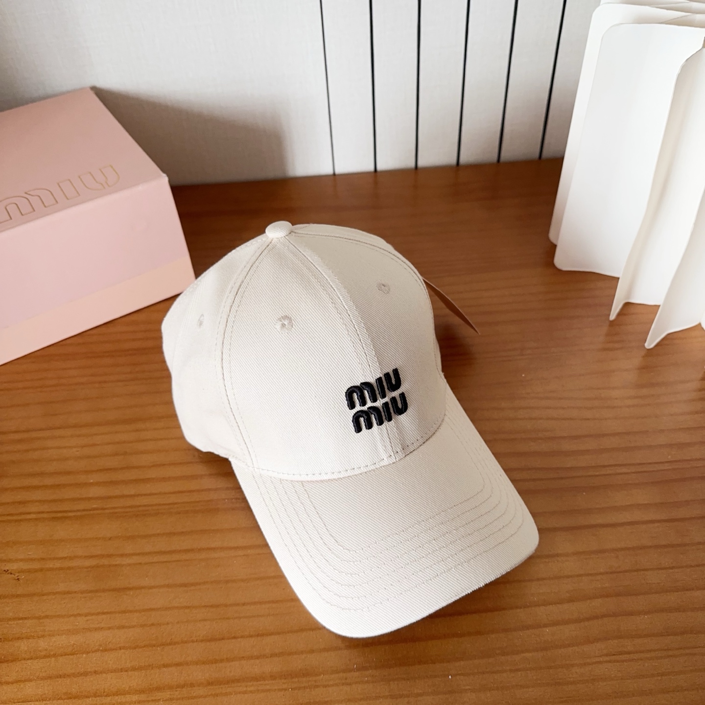 Miumiu缪缪 新款订单款刺绣棒球帽🧢大牌款超好搭配，赶紧入手！