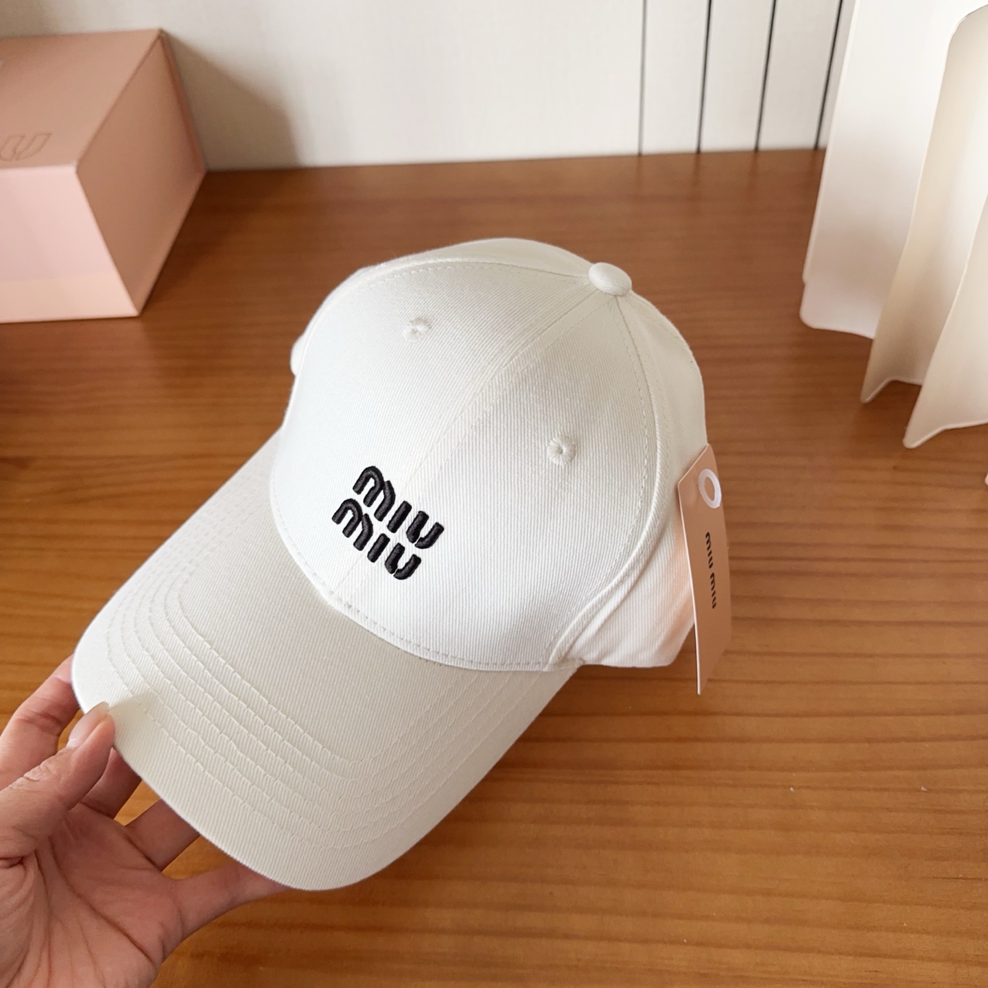 Miumiu缪缪 新款订单款刺绣棒球帽🧢大牌款超好搭配，赶紧入手！