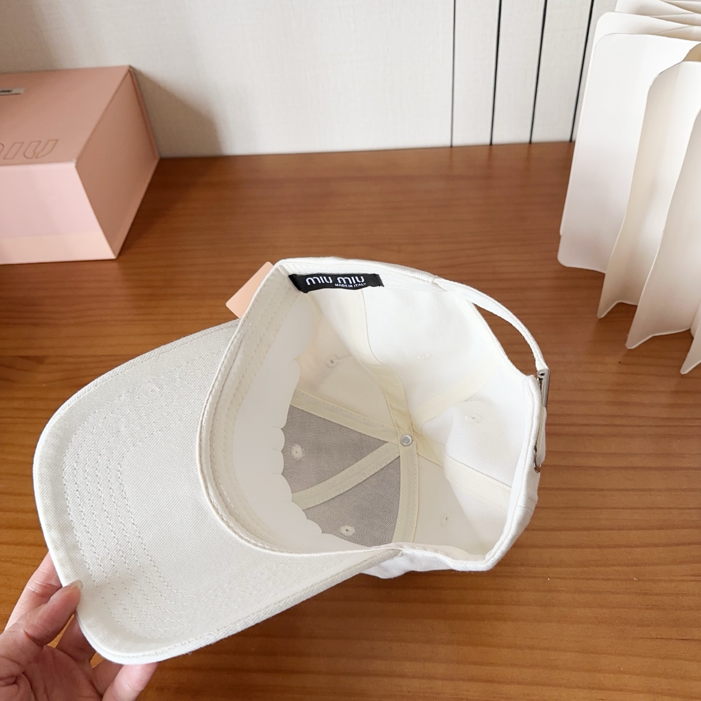 Miumiu缪缪 新款订单款刺绣棒球帽🧢大牌款超好搭配，赶紧入手！