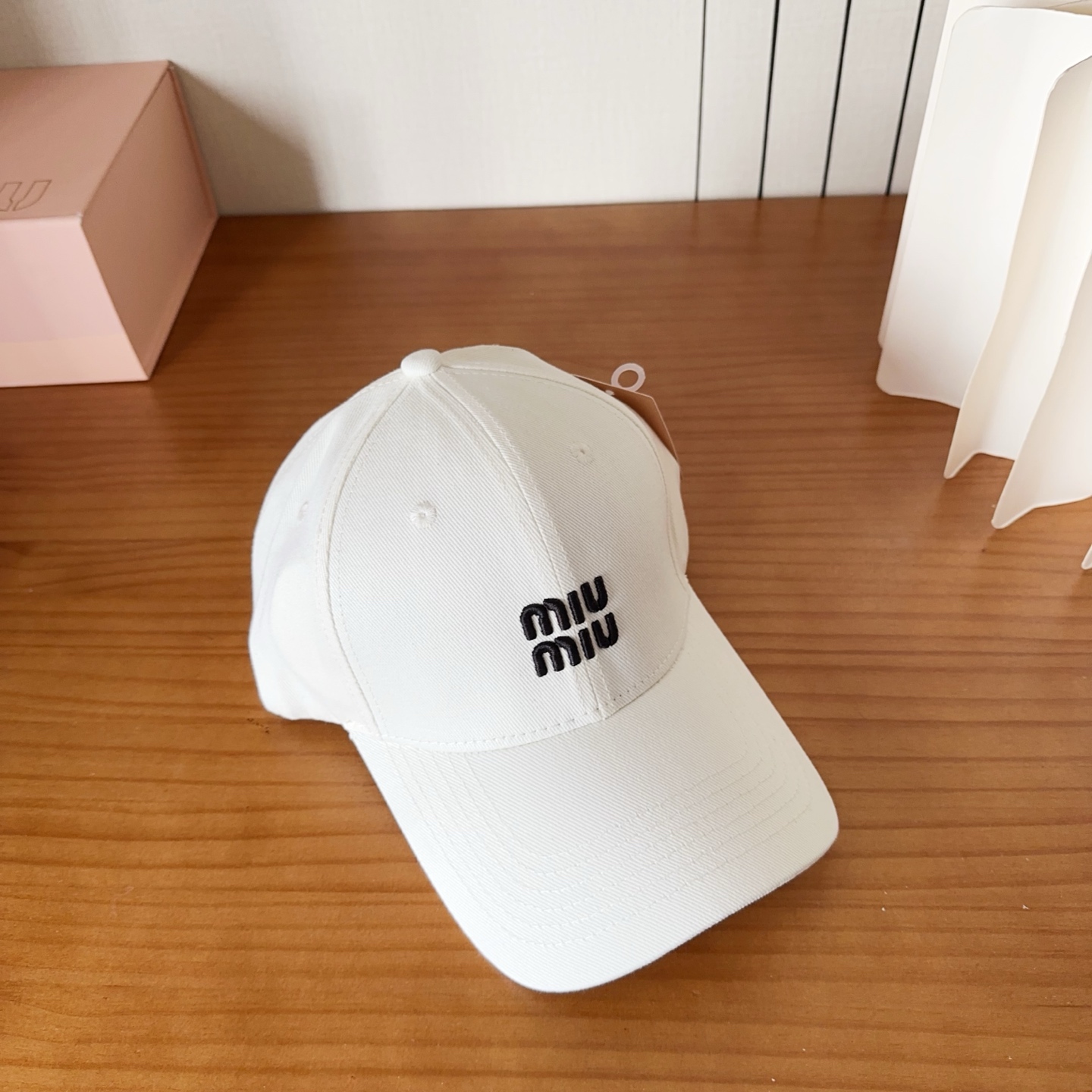 Miumiu缪缪 新款订单款刺绣棒球帽🧢大牌款超好搭配，赶紧入手！