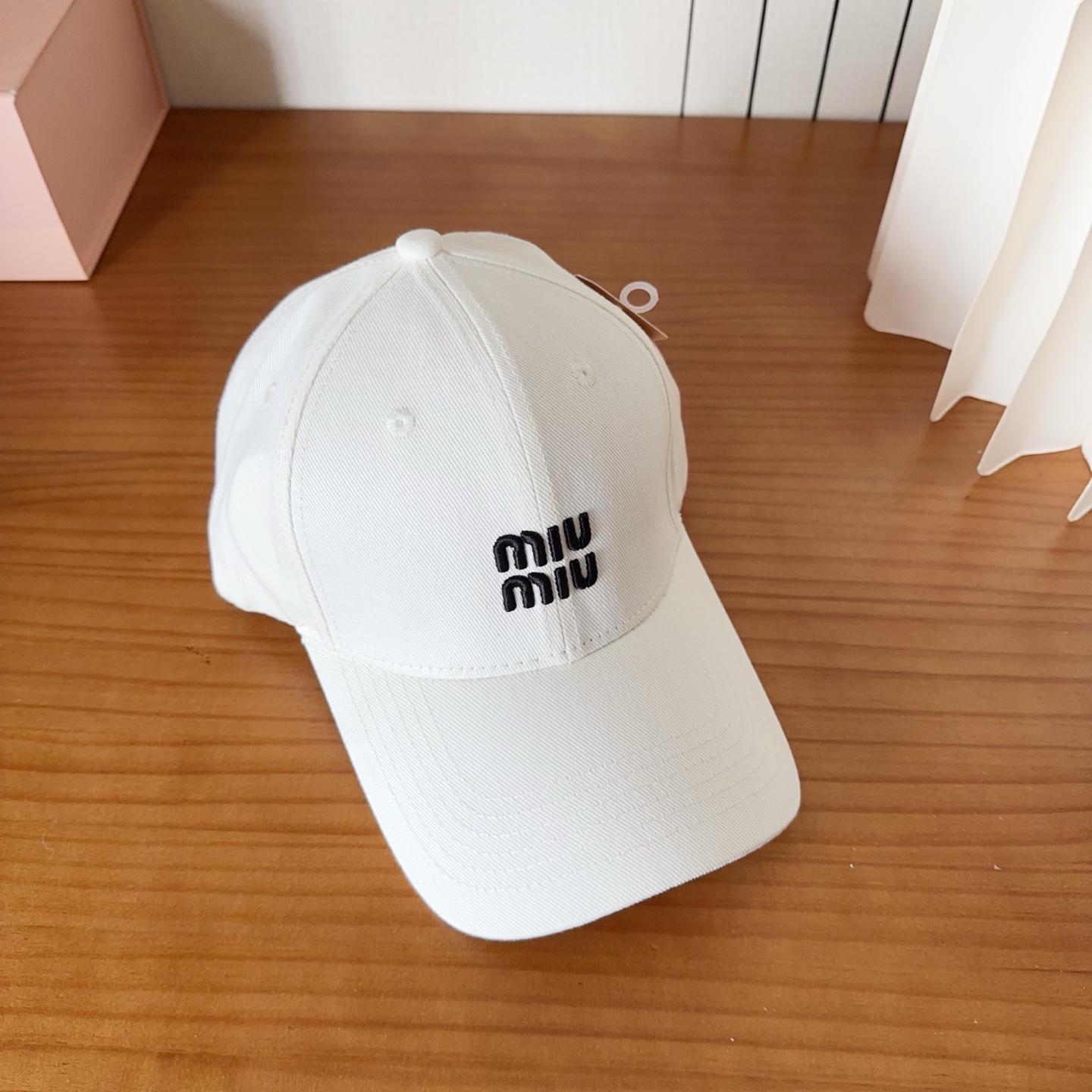 Miumiu缪缪 新款订单款刺绣棒球帽🧢大牌款超好搭配，赶紧入手！