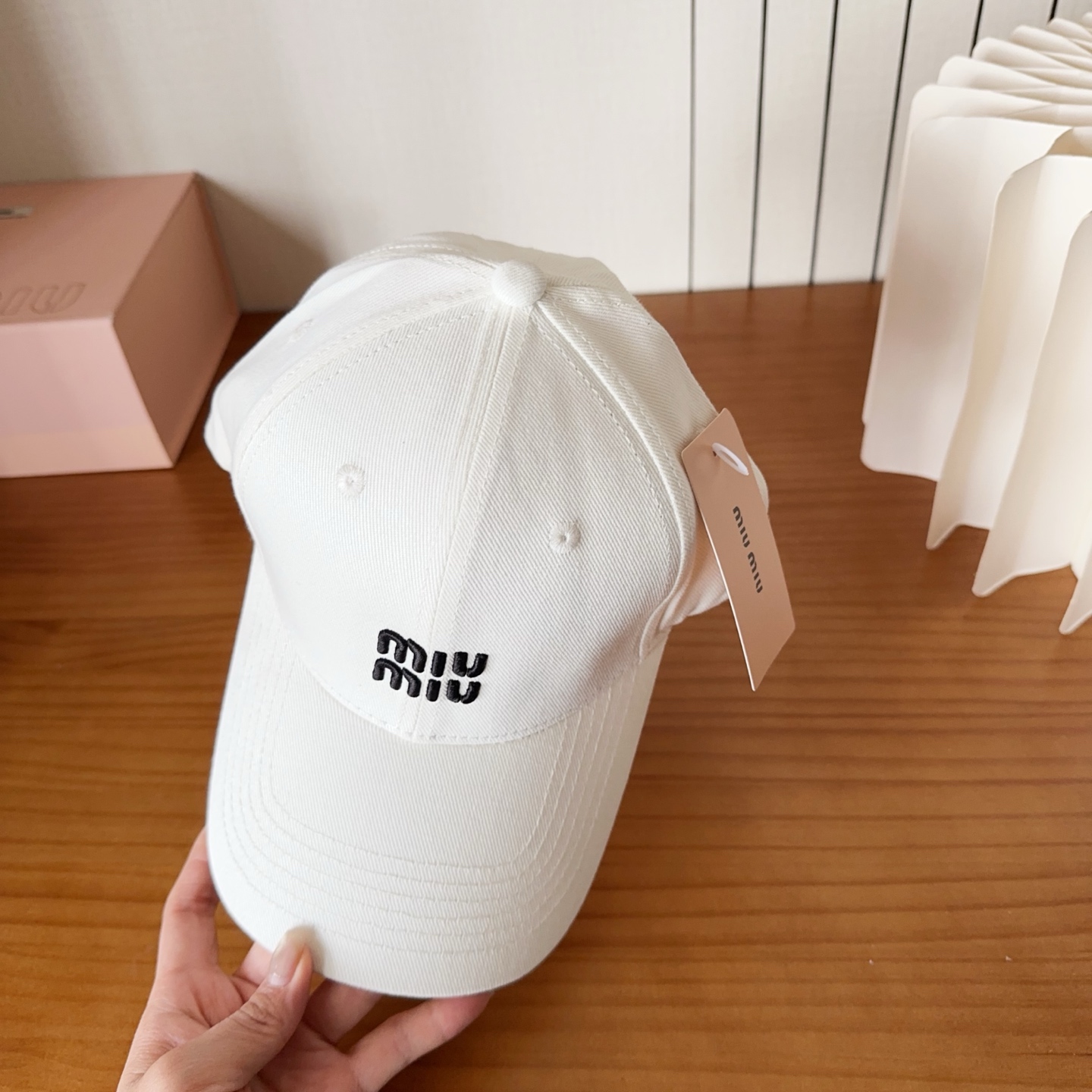 Miumiu缪缪 新款订单款刺绣棒球帽🧢大牌款超好搭配，赶紧入手！
