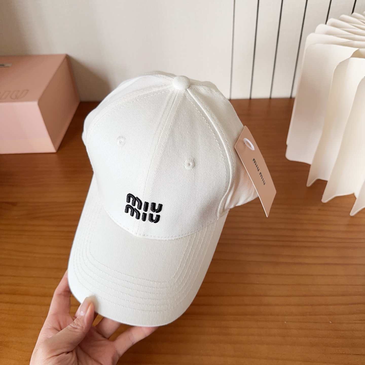 Miumiu缪缪 新款订单款刺绣棒球帽🧢大牌款超好搭配，赶紧入手！