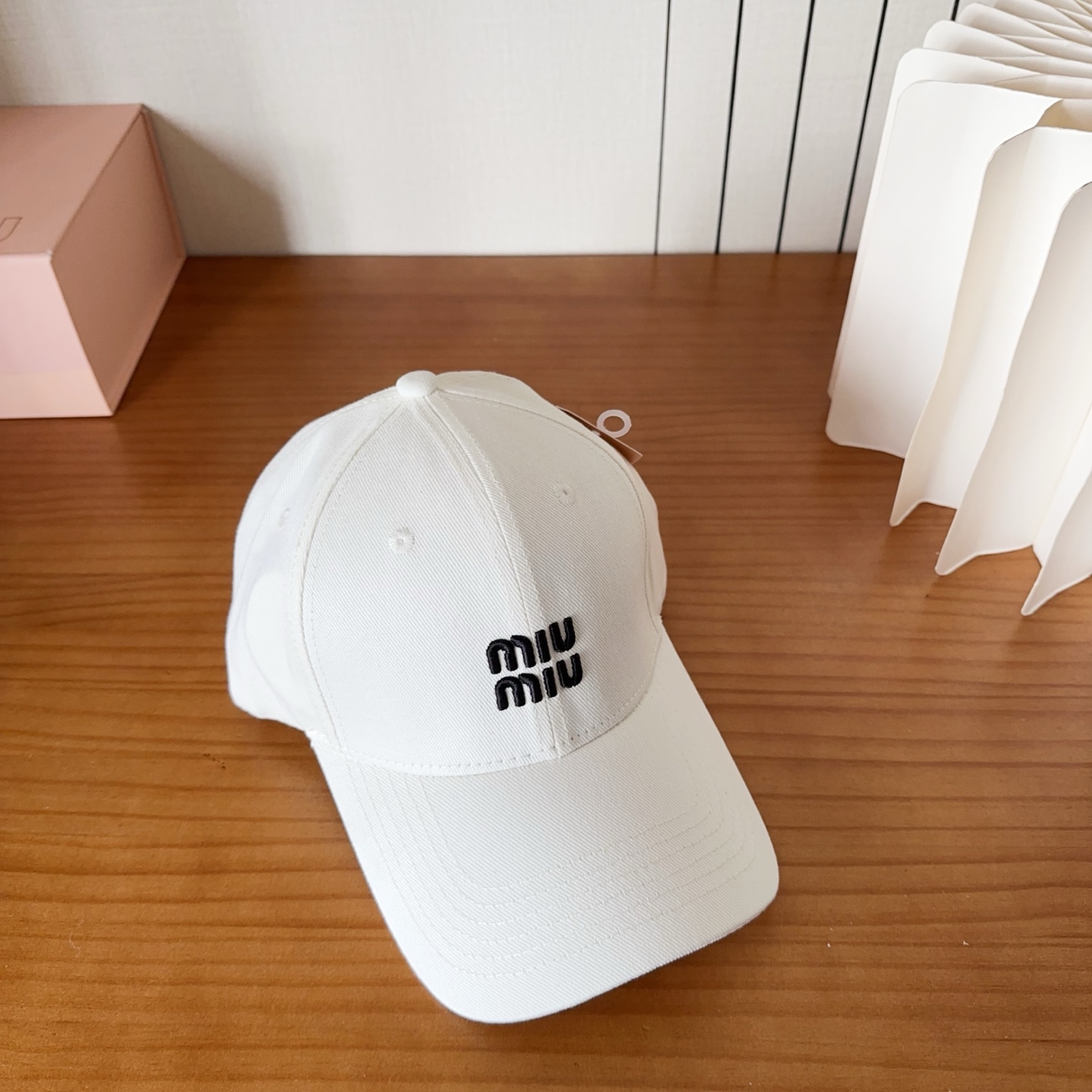 Miumiu缪缪 新款订单款刺绣棒球帽🧢大牌款超好搭配，赶紧入手！