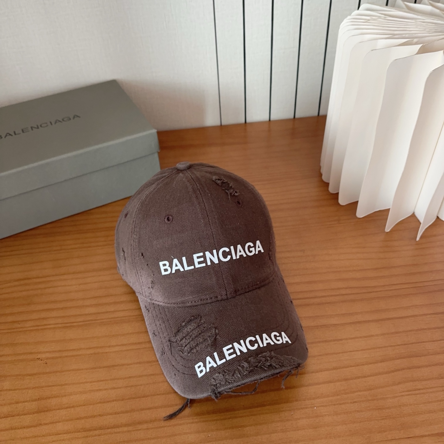 遮阳防晒神器｜新款遮阳巴黎世*棒球帽，经典的潮酷风，太 nice👍😍好看的不要不要的😉巨防嗮❗️巨百搭 