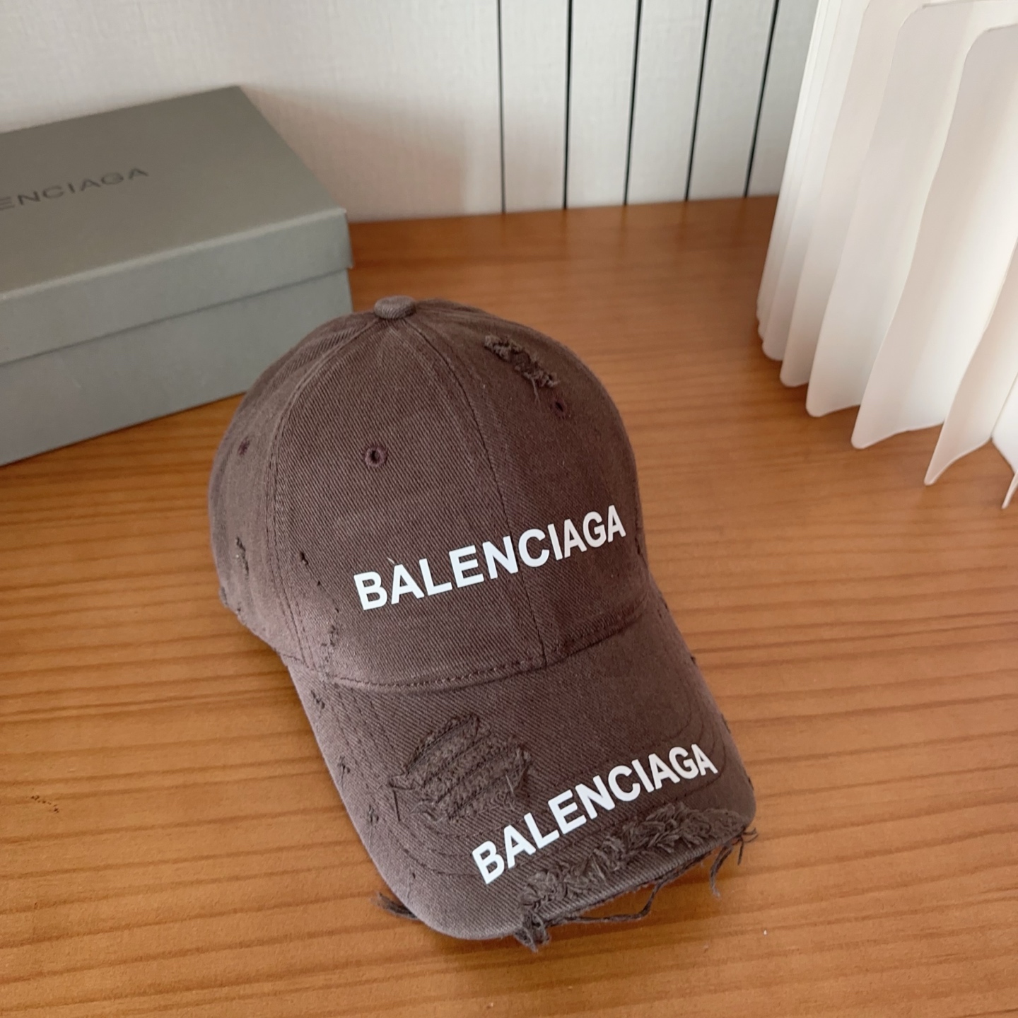 遮阳防晒神器｜新款遮阳巴黎世*棒球帽，经典的潮酷风，太 nice👍😍好看的不要不要的😉巨防嗮❗️巨百搭 