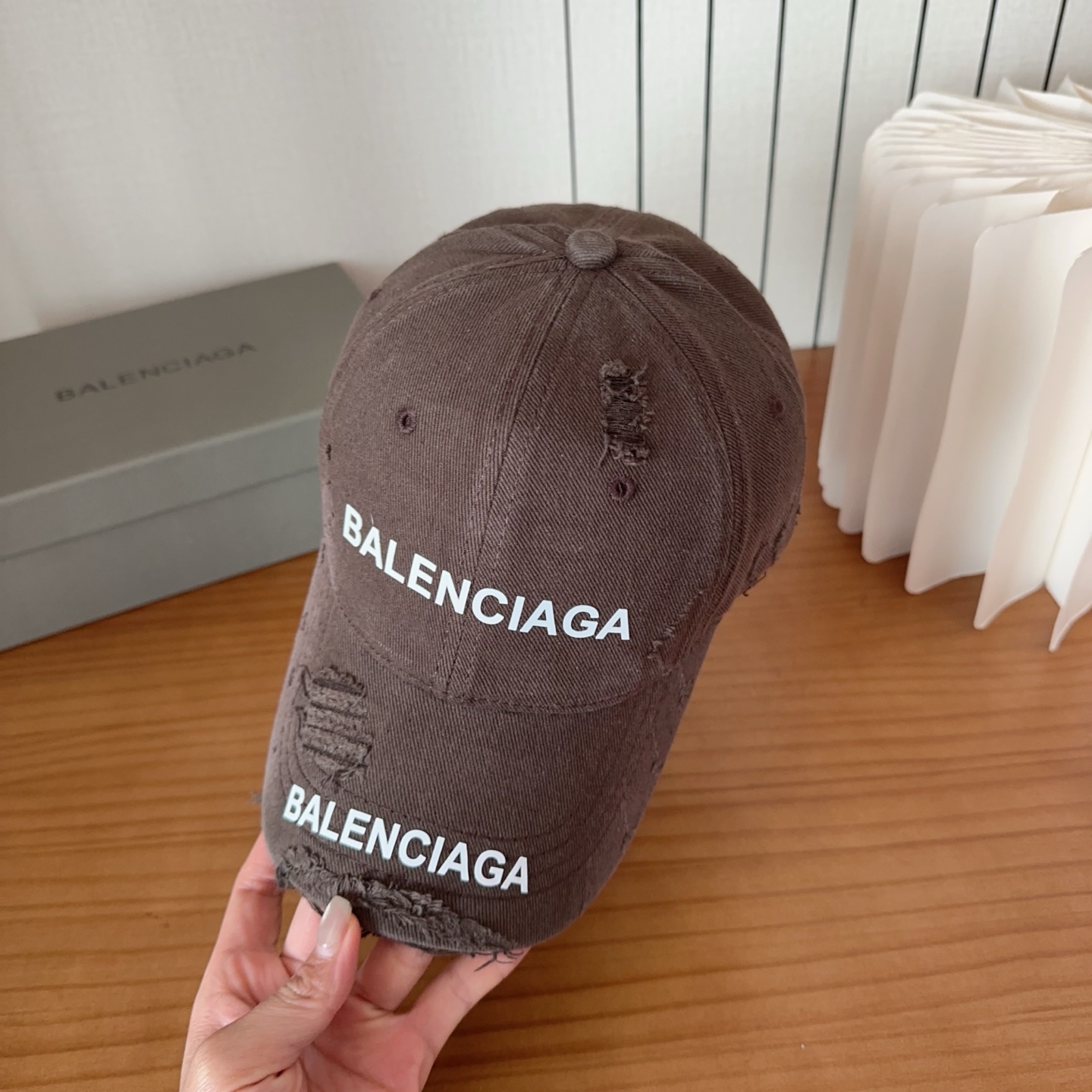 遮阳防晒神器｜新款遮阳巴黎世*棒球帽，经典的潮酷风，太 nice👍😍好看的不要不要的😉巨防嗮❗️巨百搭 