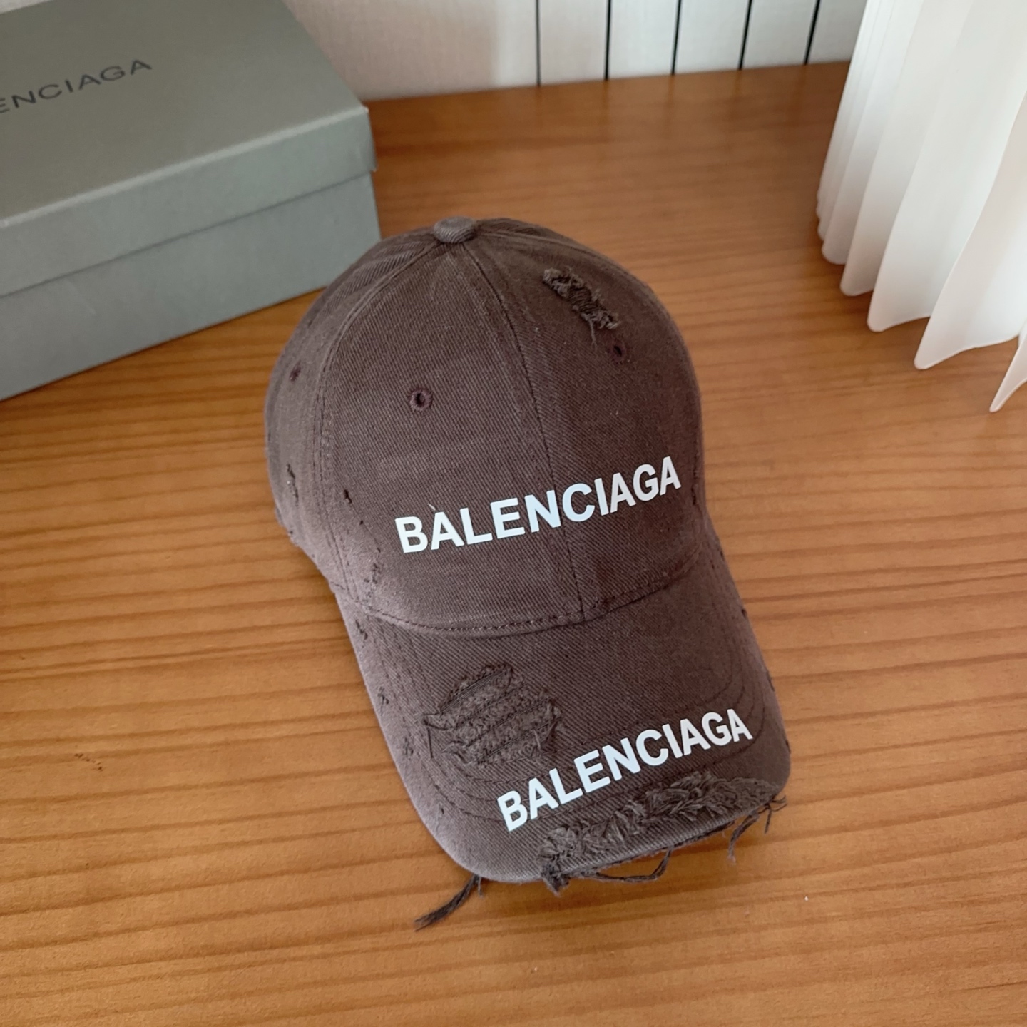 遮阳防晒神器｜新款遮阳巴黎世*棒球帽，经典的潮酷风，太 nice👍😍好看的不要不要的😉巨防嗮❗️巨百搭 