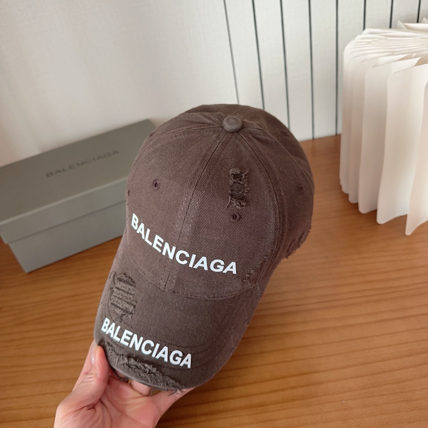 遮阳防晒神器｜新款遮阳巴黎世*棒球帽，经典的潮酷风，太 nice👍😍好看的不要不要的😉巨防嗮❗️巨百搭 