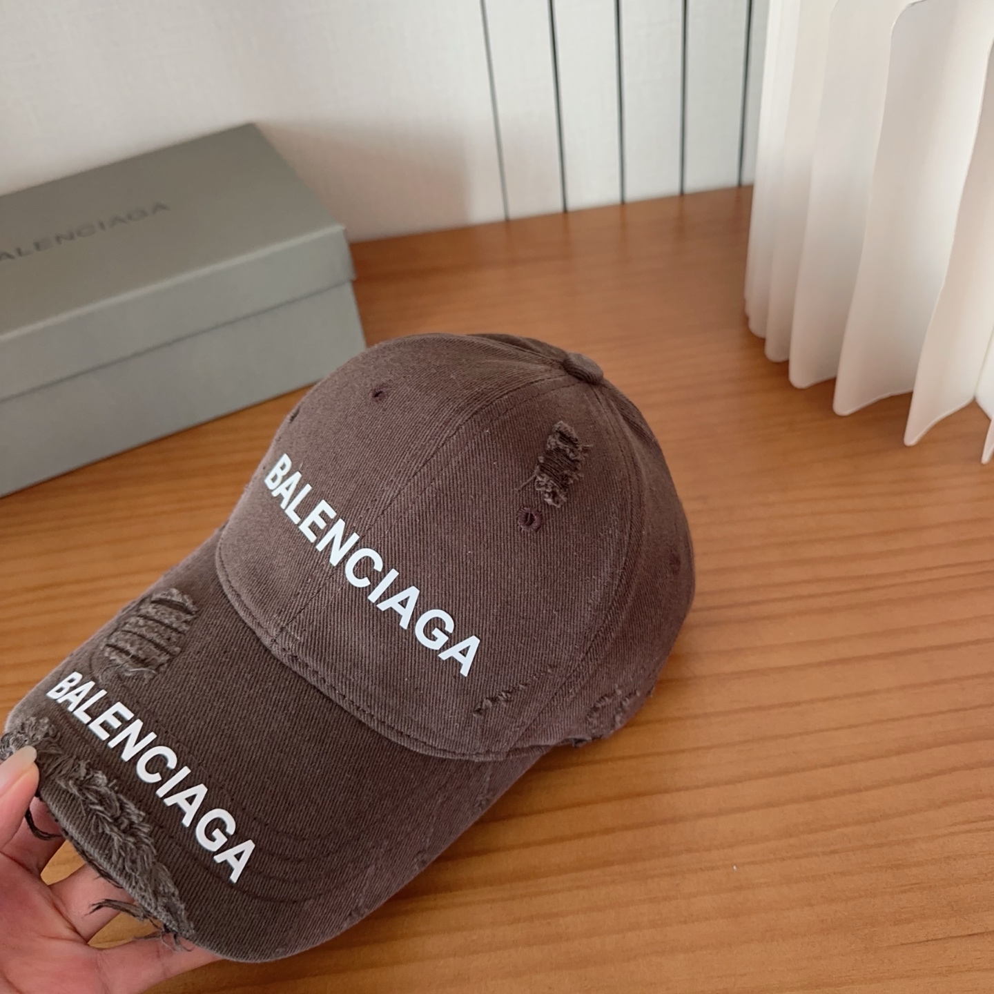 遮阳防晒神器｜新款遮阳巴黎世*棒球帽，经典的潮酷风，太 nice👍😍好看的不要不要的😉巨防嗮❗️巨百搭 