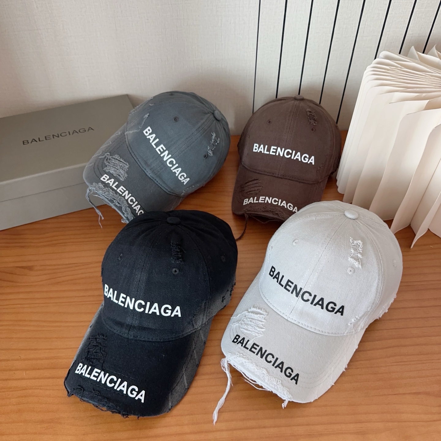 遮阳防晒神器｜新款遮阳巴黎世*棒球帽，经典的潮酷风，太 nice👍😍好看的不要不要的😉巨防嗮❗️巨百搭 