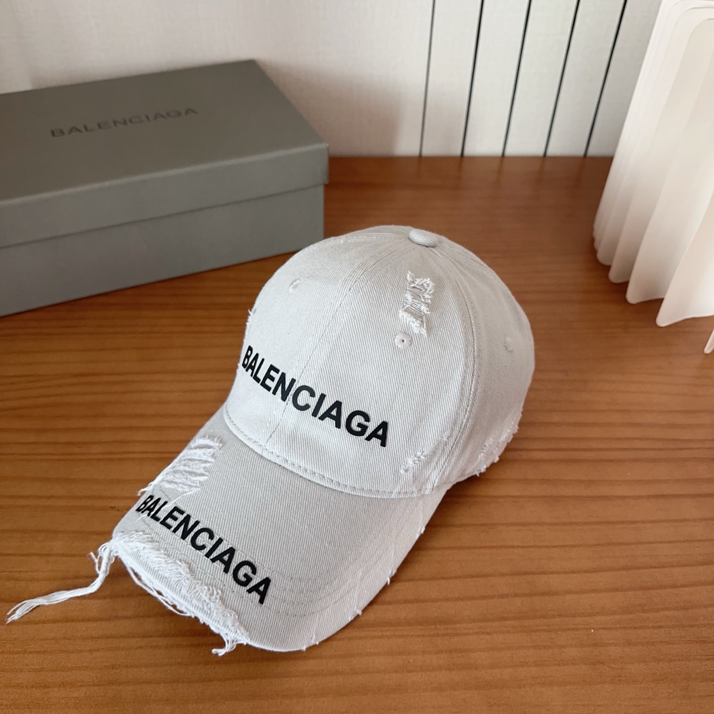 遮阳防晒神器｜新款遮阳巴黎世*棒球帽，经典的潮酷风，太 nice👍😍好看的不要不要的😉巨防嗮❗️巨百搭 