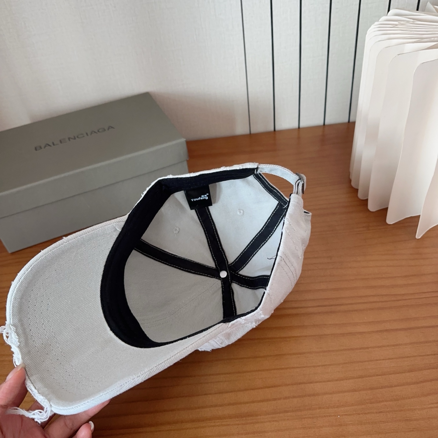 遮阳防晒神器｜新款遮阳巴黎世*棒球帽，经典的潮酷风，太 nice👍😍好看的不要不要的😉巨防嗮❗️巨百搭 