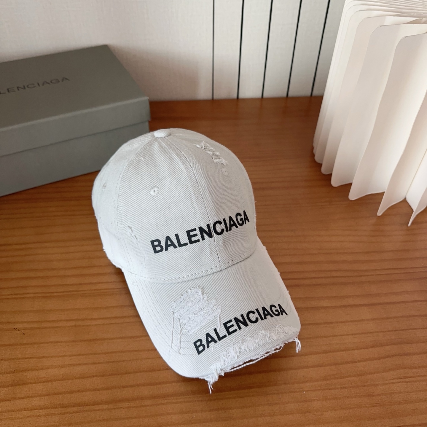 遮阳防晒神器｜新款遮阳巴黎世*棒球帽，经典的潮酷风，太 nice👍😍好看的不要不要的😉巨防嗮❗️巨百搭 