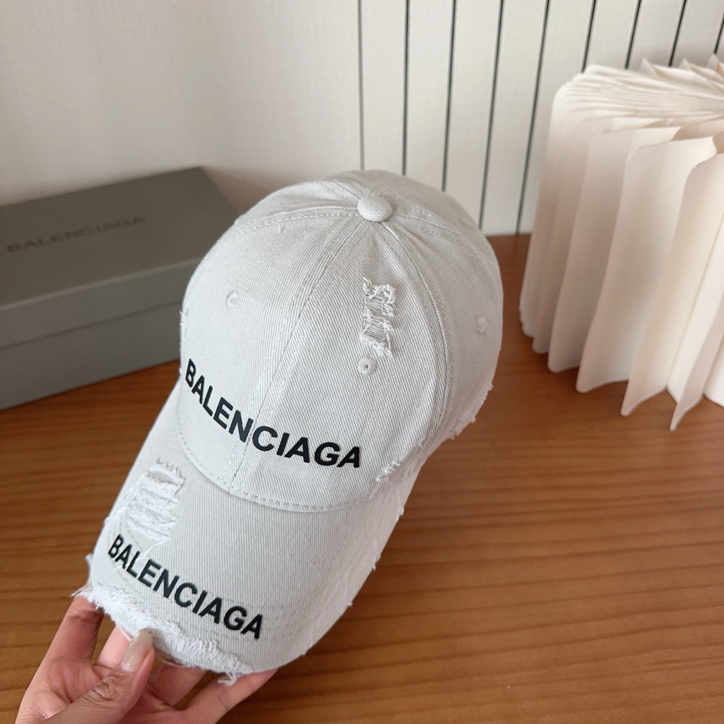 遮阳防晒神器｜新款遮阳巴黎世*棒球帽，经典的潮酷风，太 nice👍😍好看的不要不要的😉巨防嗮❗️巨百搭 