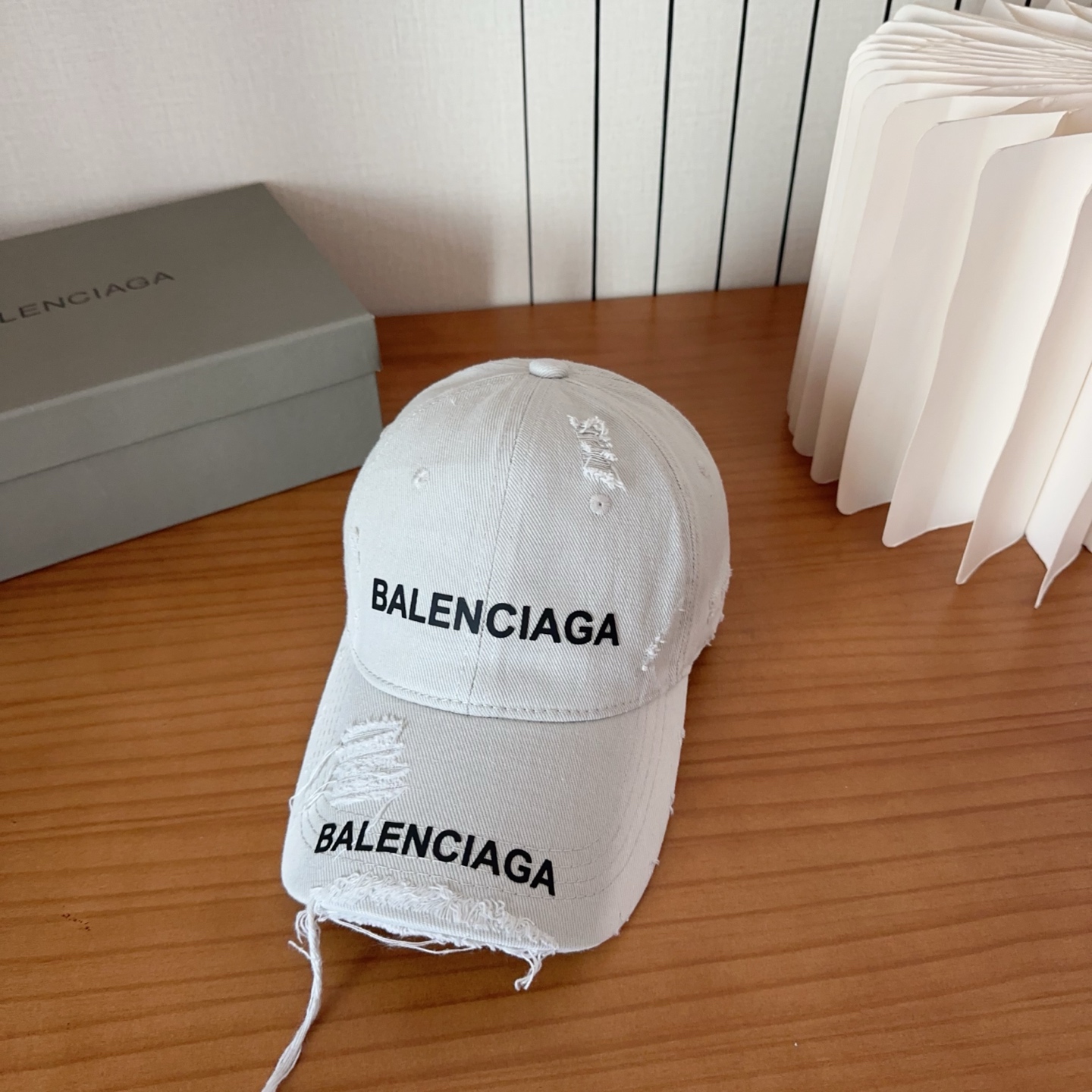 遮阳防晒神器｜新款遮阳巴黎世*棒球帽，经典的潮酷风，太 nice👍😍好看的不要不要的😉巨防嗮❗️巨百搭 