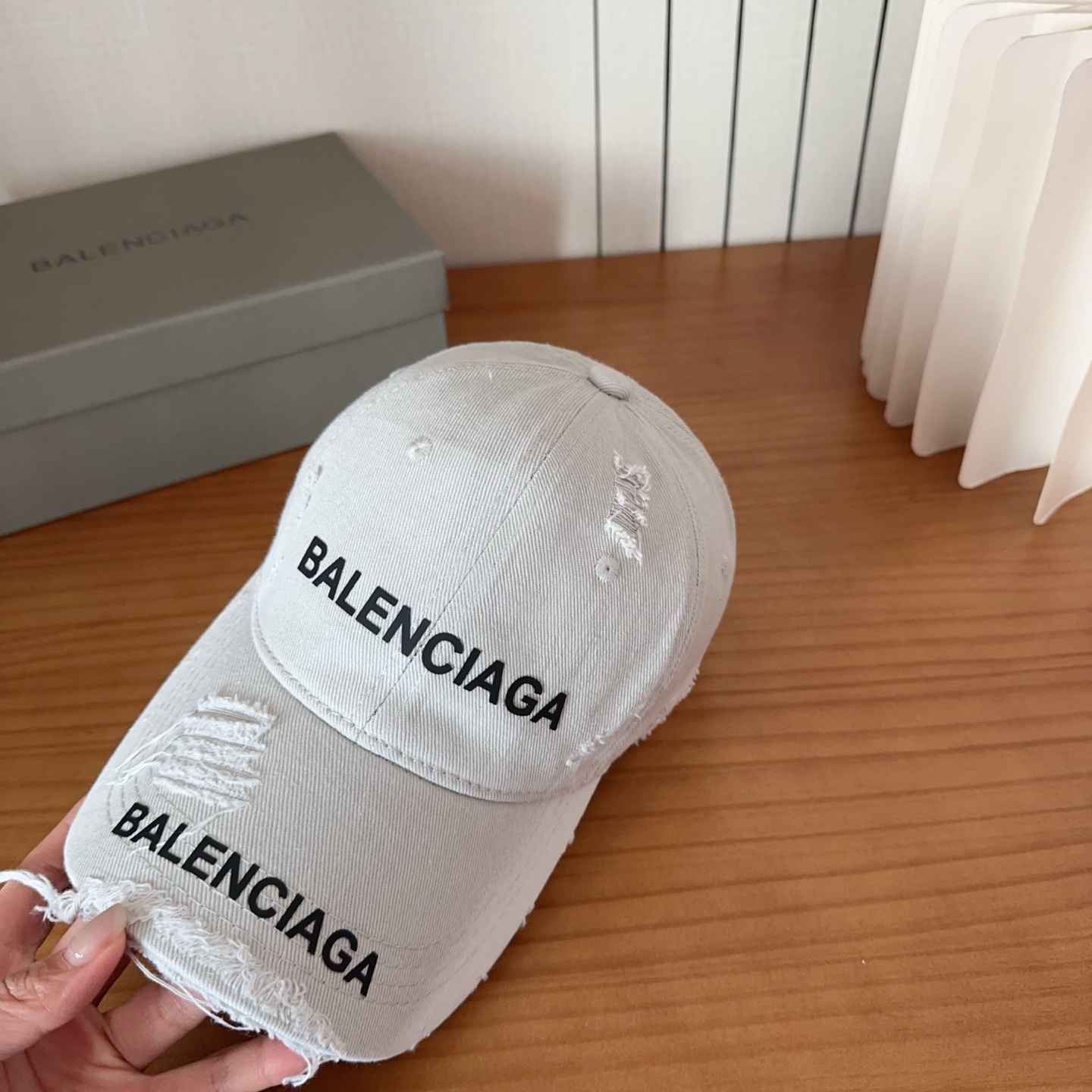 遮阳防晒神器｜新款遮阳巴黎世*棒球帽，经典的潮酷风，太 nice👍😍好看的不要不要的😉巨防嗮❗️巨百搭 