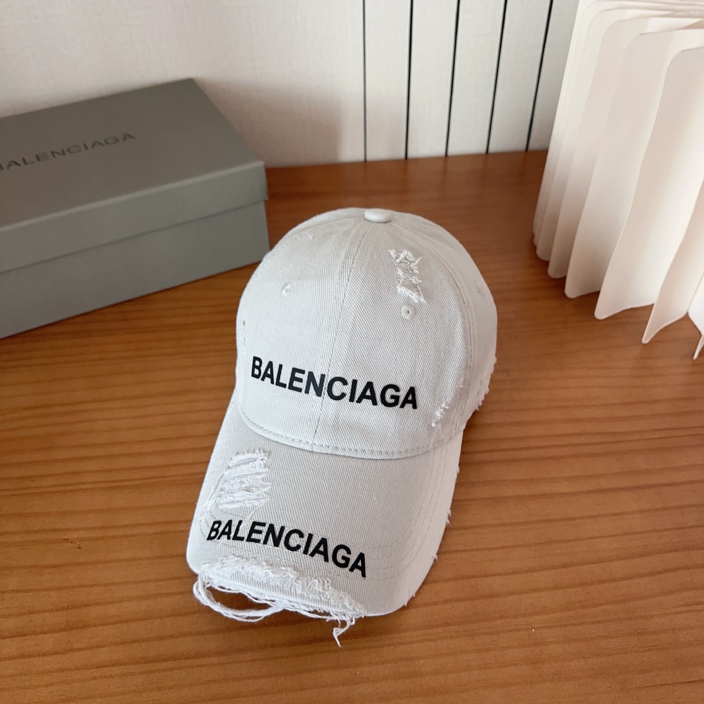 遮阳防晒神器｜新款遮阳巴黎世*棒球帽，经典的潮酷风，太 nice👍😍好看的不要不要的😉巨防嗮❗️巨百搭 