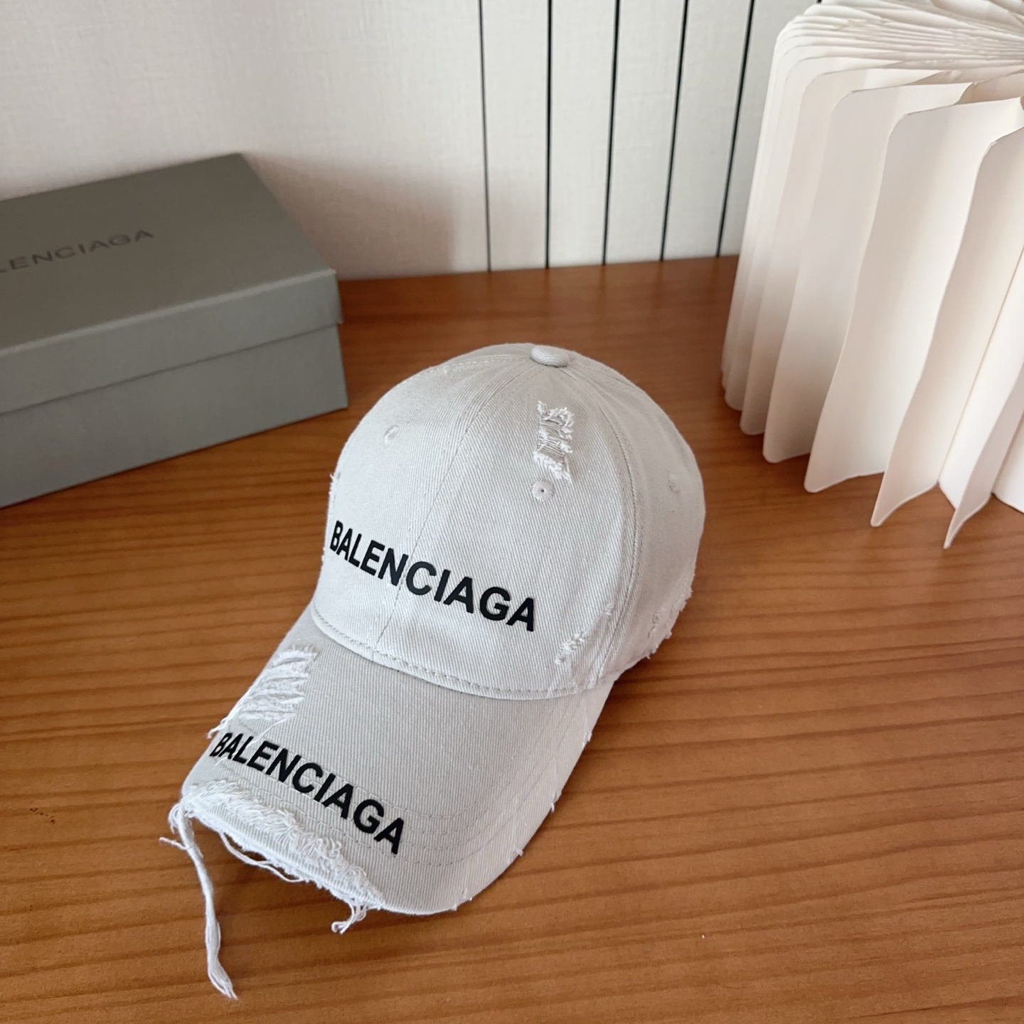 遮阳防晒神器｜新款遮阳巴黎世*棒球帽，经典的潮酷风，太 nice👍😍好看的不要不要的😉巨防嗮❗️巨百搭 