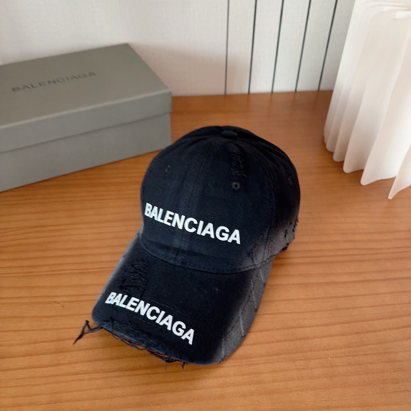 遮阳防晒神器｜新款遮阳巴黎世*棒球帽，经典的潮酷风，太 nice👍😍好看的不要不要的😉巨防嗮❗️巨百搭 