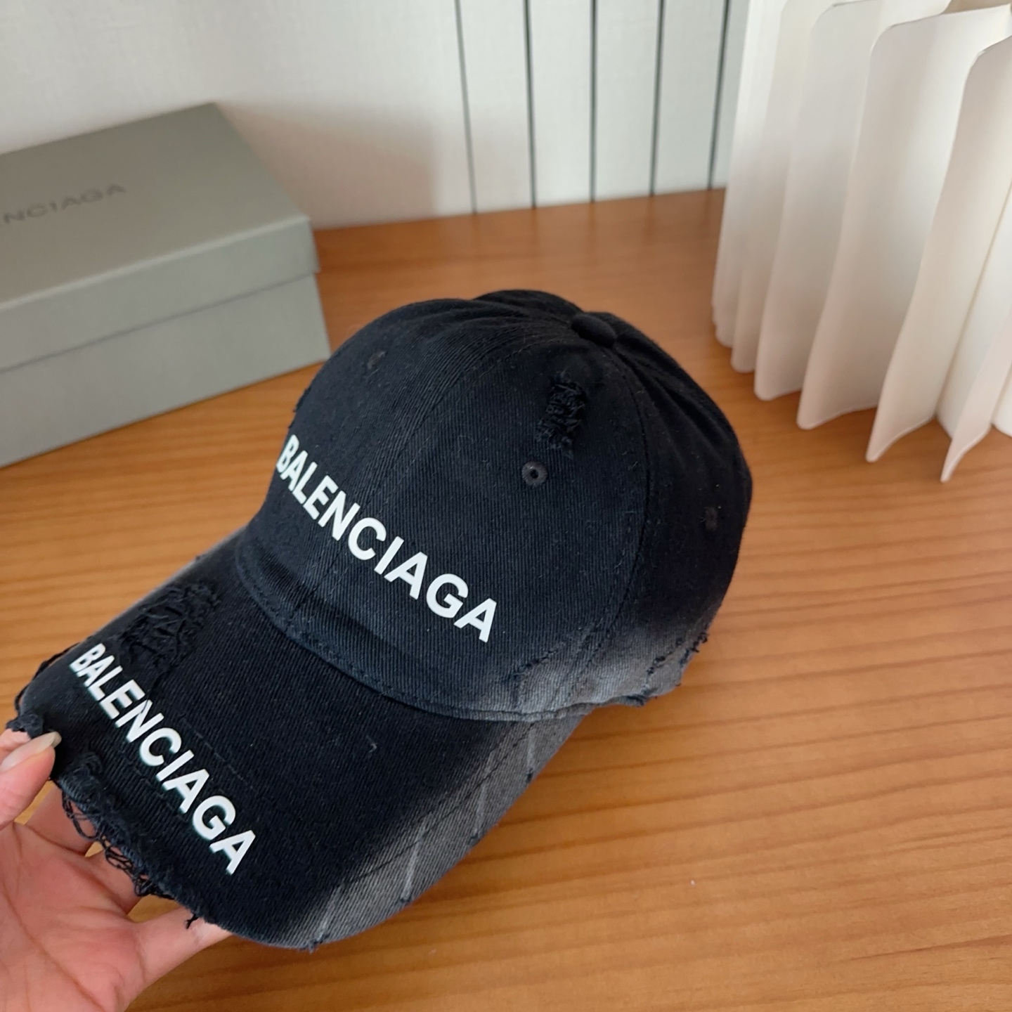 遮阳防晒神器｜新款遮阳巴黎世*棒球帽，经典的潮酷风，太 nice👍😍好看的不要不要的😉巨防嗮❗️巨百搭 