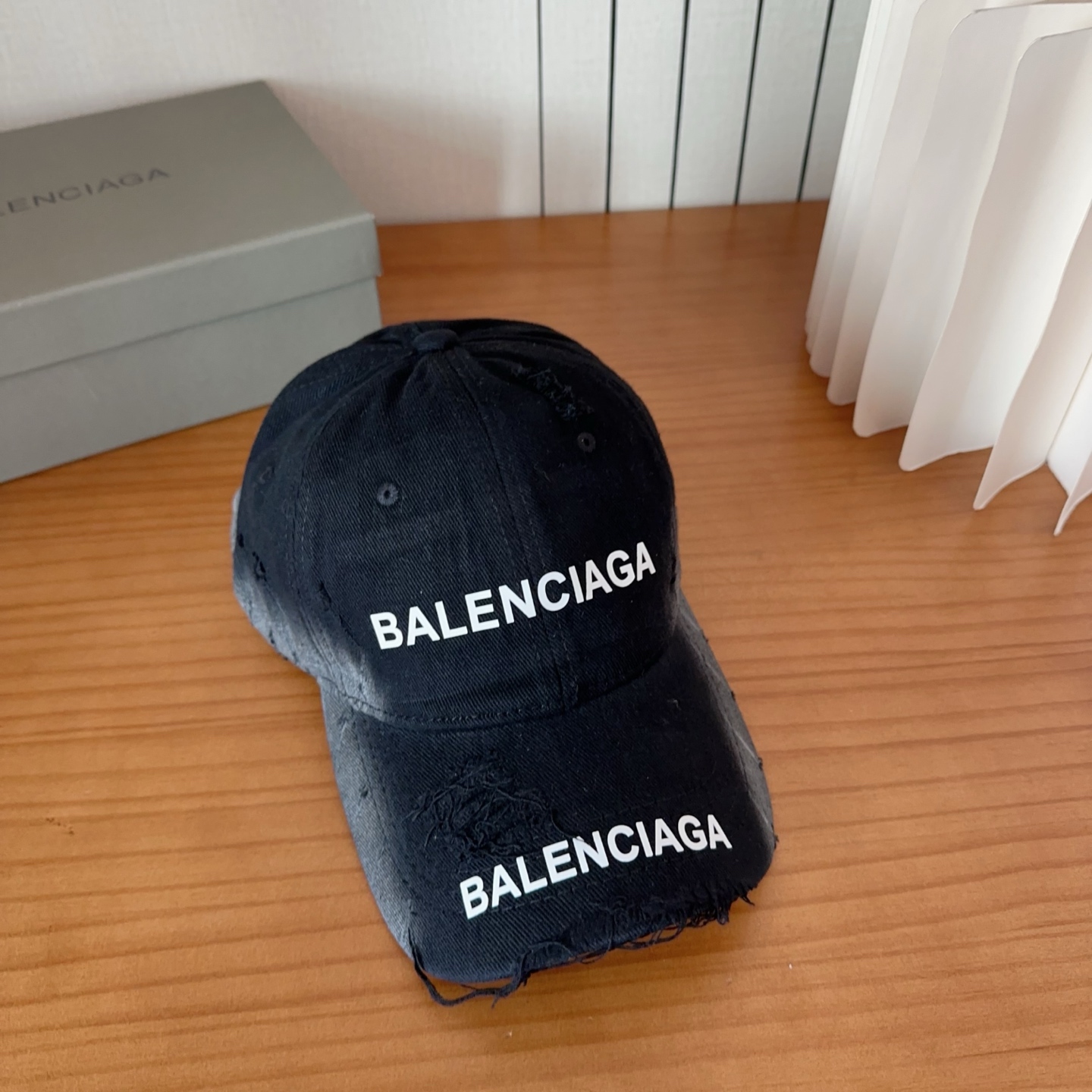 遮阳防晒神器｜新款遮阳巴黎世*棒球帽，经典的潮酷风，太 nice👍😍好看的不要不要的😉巨防嗮❗️巨百搭 