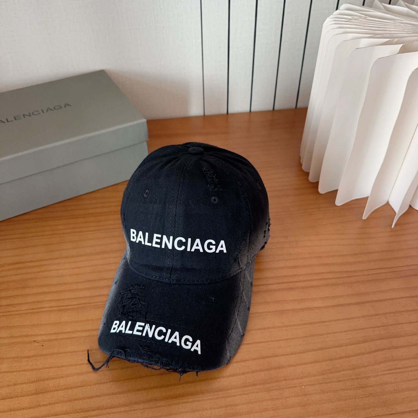 遮阳防晒神器｜新款遮阳巴黎世*棒球帽，经典的潮酷风，太 nice👍😍好看的不要不要的😉巨防嗮❗️巨百搭 