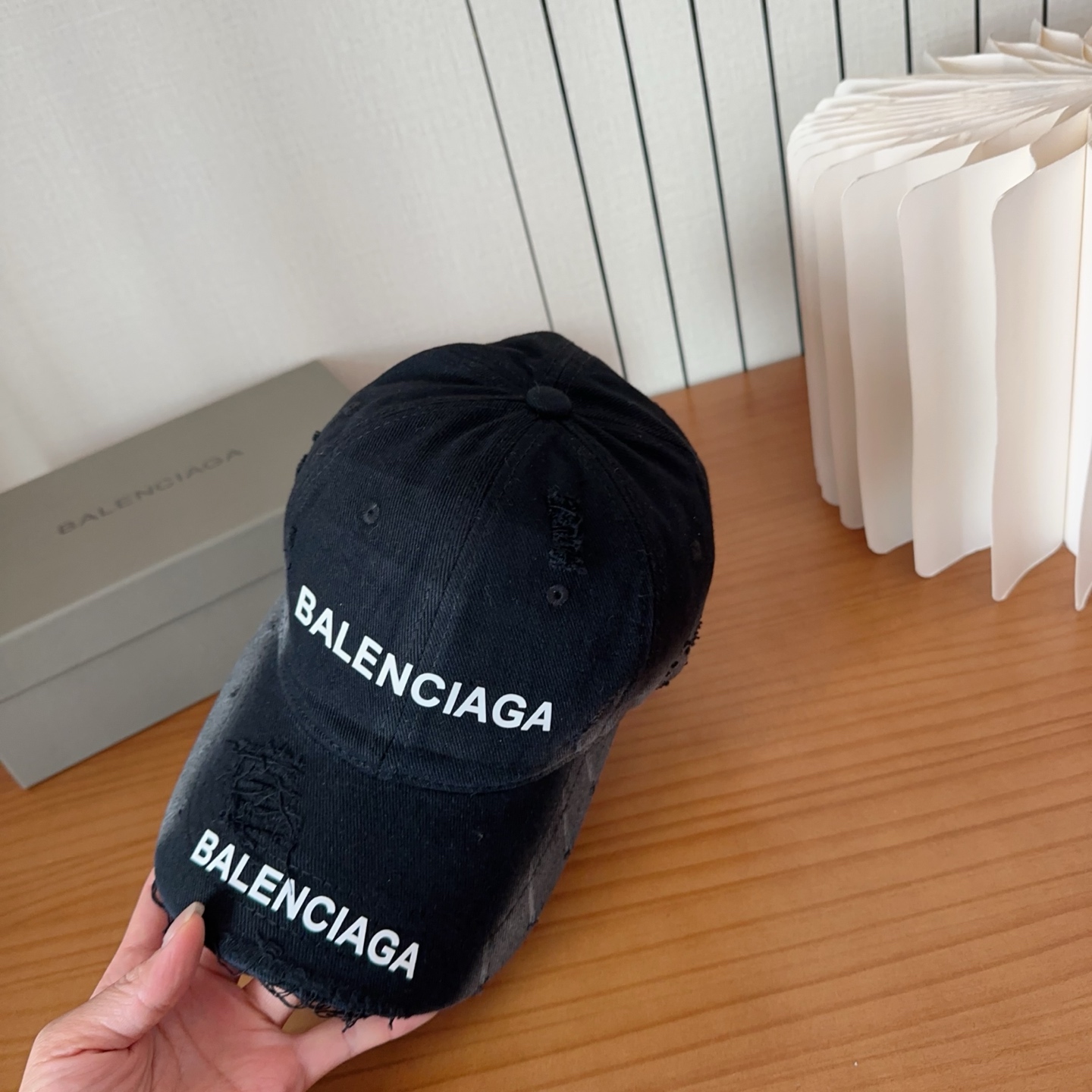 遮阳防晒神器｜新款遮阳巴黎世*棒球帽，经典的潮酷风，太 nice👍😍好看的不要不要的😉巨防嗮❗️巨百搭 