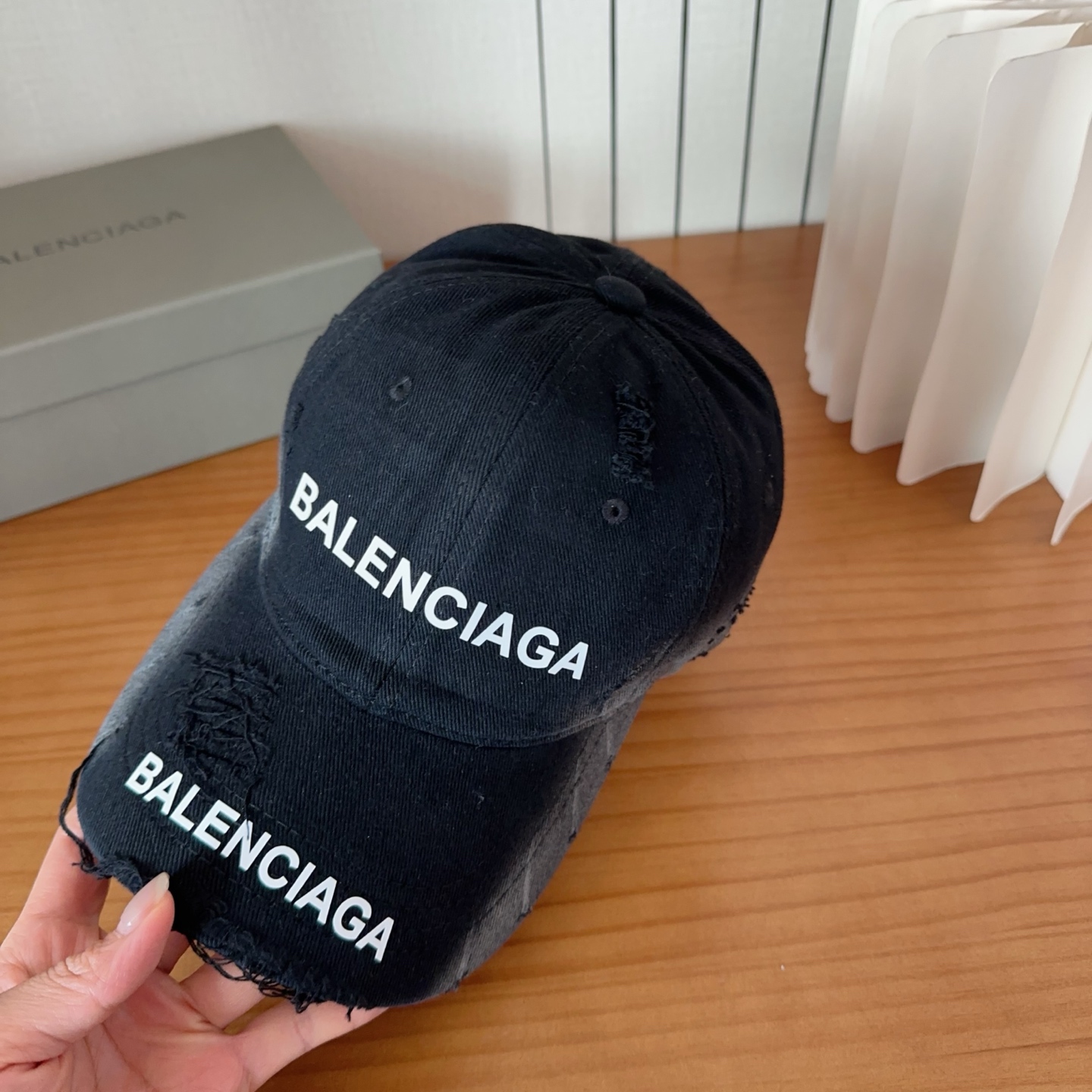 遮阳防晒神器｜新款遮阳巴黎世*棒球帽，经典的潮酷风，太 nice👍😍好看的不要不要的😉巨防嗮❗️巨百搭 