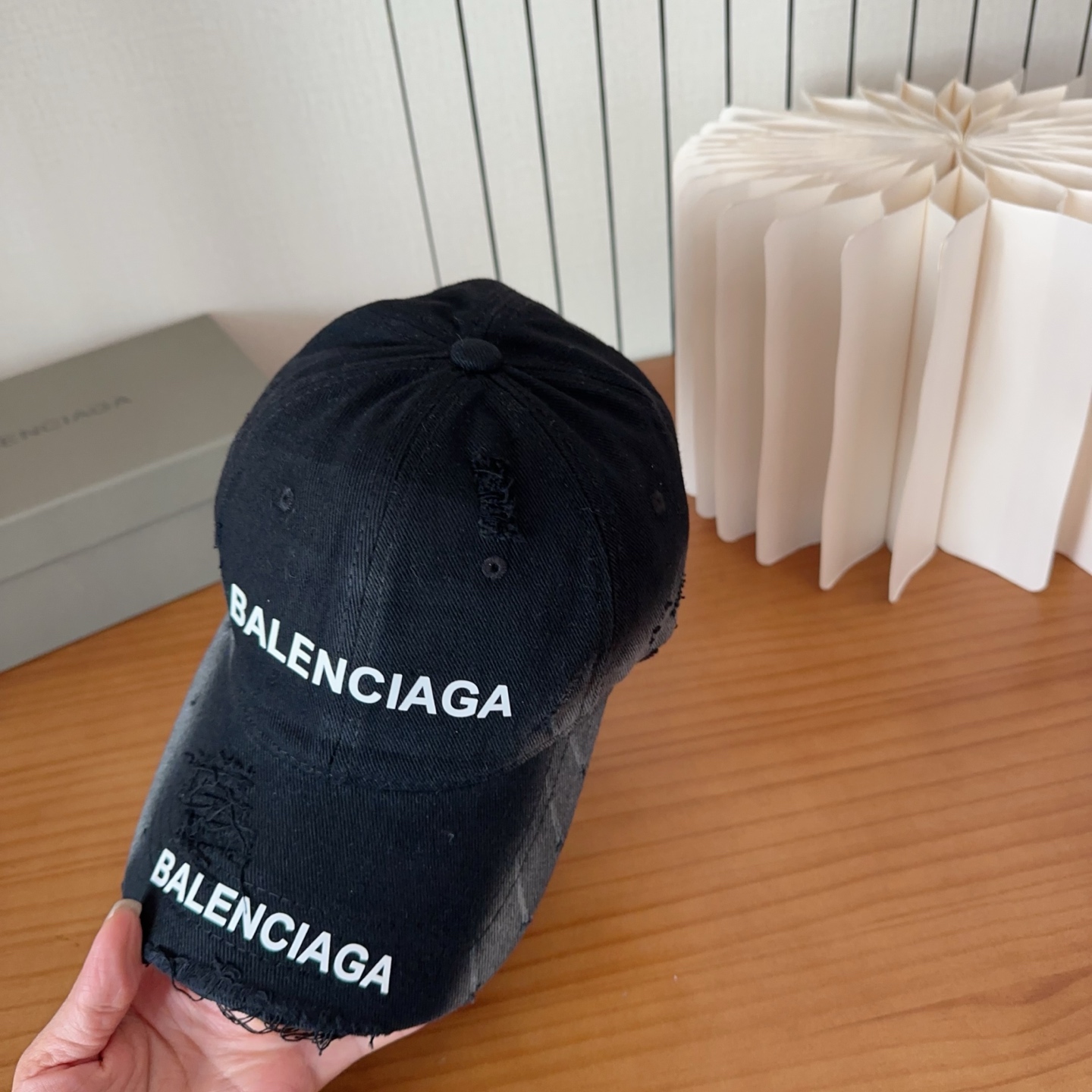 遮阳防晒神器｜新款遮阳巴黎世*棒球帽，经典的潮酷风，太 nice👍😍好看的不要不要的😉巨防嗮❗️巨百搭 