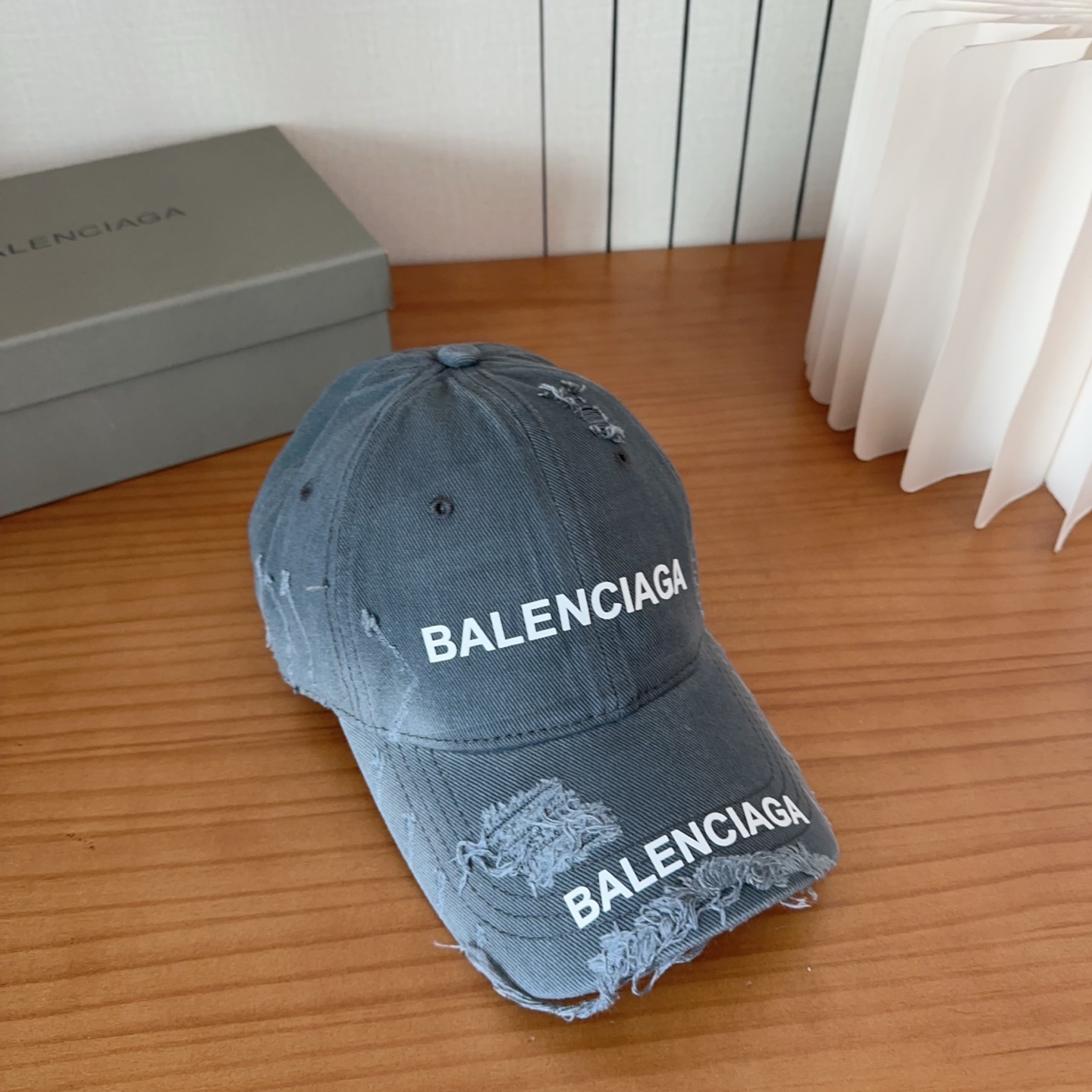 遮阳防晒神器｜新款遮阳巴黎世*棒球帽，经典的潮酷风，太 nice👍😍好看的不要不要的😉巨防嗮❗️巨百搭 