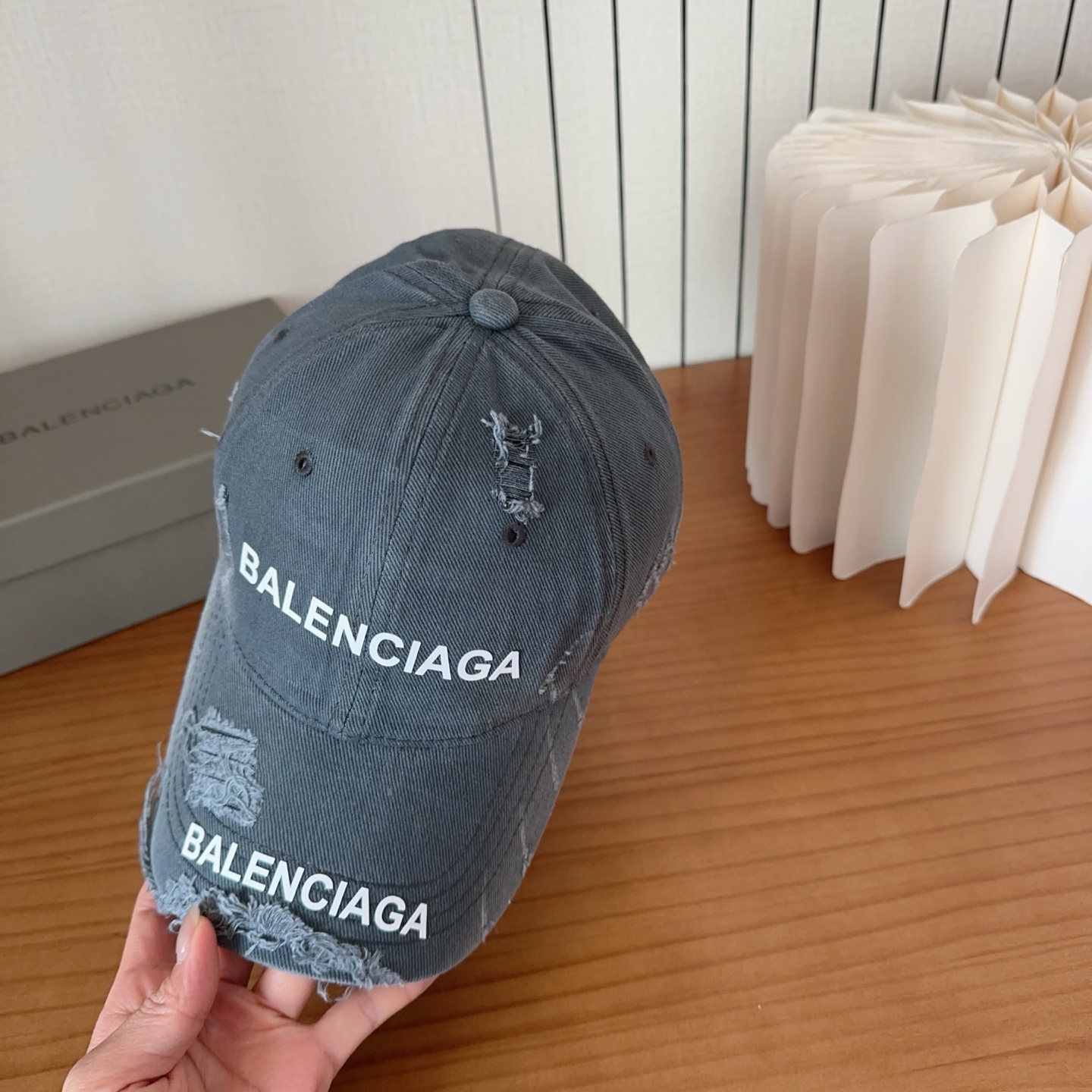 遮阳防晒神器｜新款遮阳巴黎世*棒球帽，经典的潮酷风，太 nice👍😍好看的不要不要的😉巨防嗮❗️巨百搭 