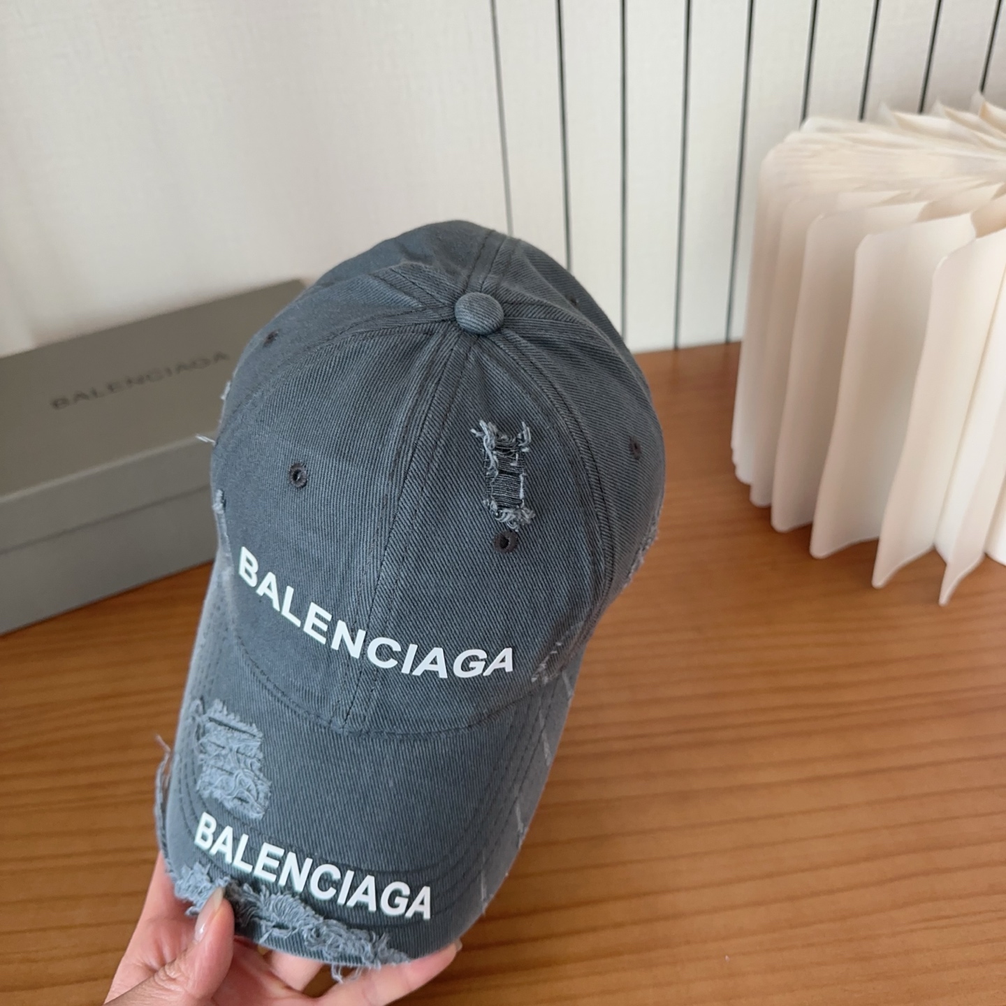 遮阳防晒神器｜新款遮阳巴黎世*棒球帽，经典的潮酷风，太 nice👍😍好看的不要不要的😉巨防嗮❗️巨百搭 