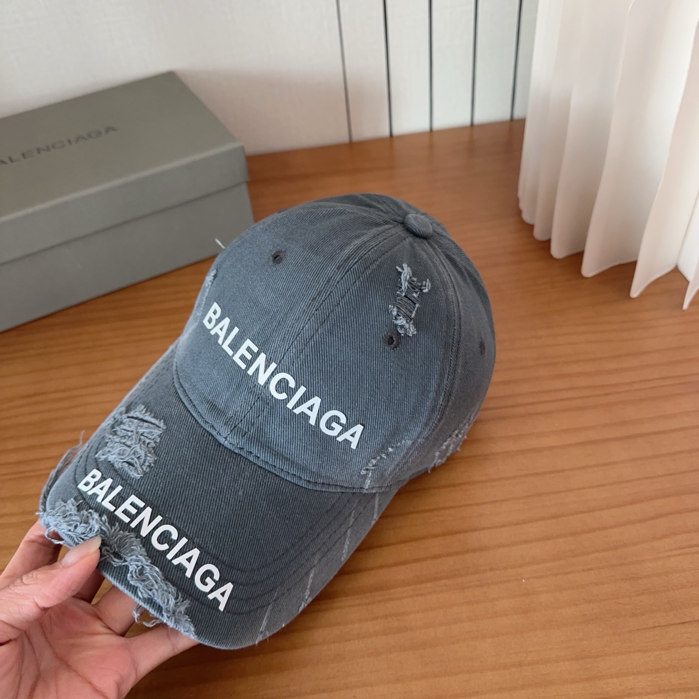 遮阳防晒神器｜新款遮阳巴黎世*棒球帽，经典的潮酷风，太 nice👍😍好看的不要不要的😉巨防嗮❗️巨百搭 