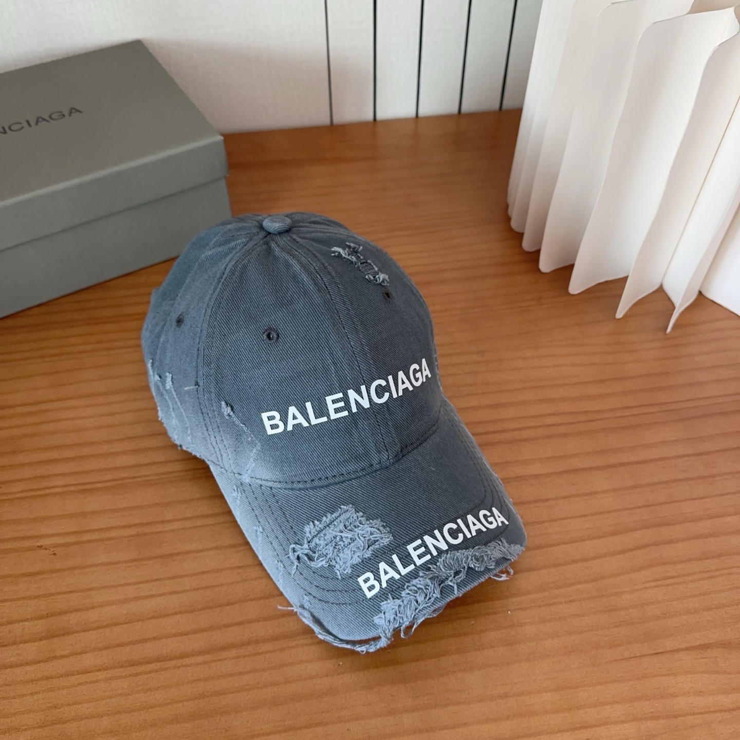 遮阳防晒神器｜新款遮阳巴黎世*棒球帽，经典的潮酷风，太 nice👍😍好看的不要不要的😉巨防嗮❗️巨百搭 