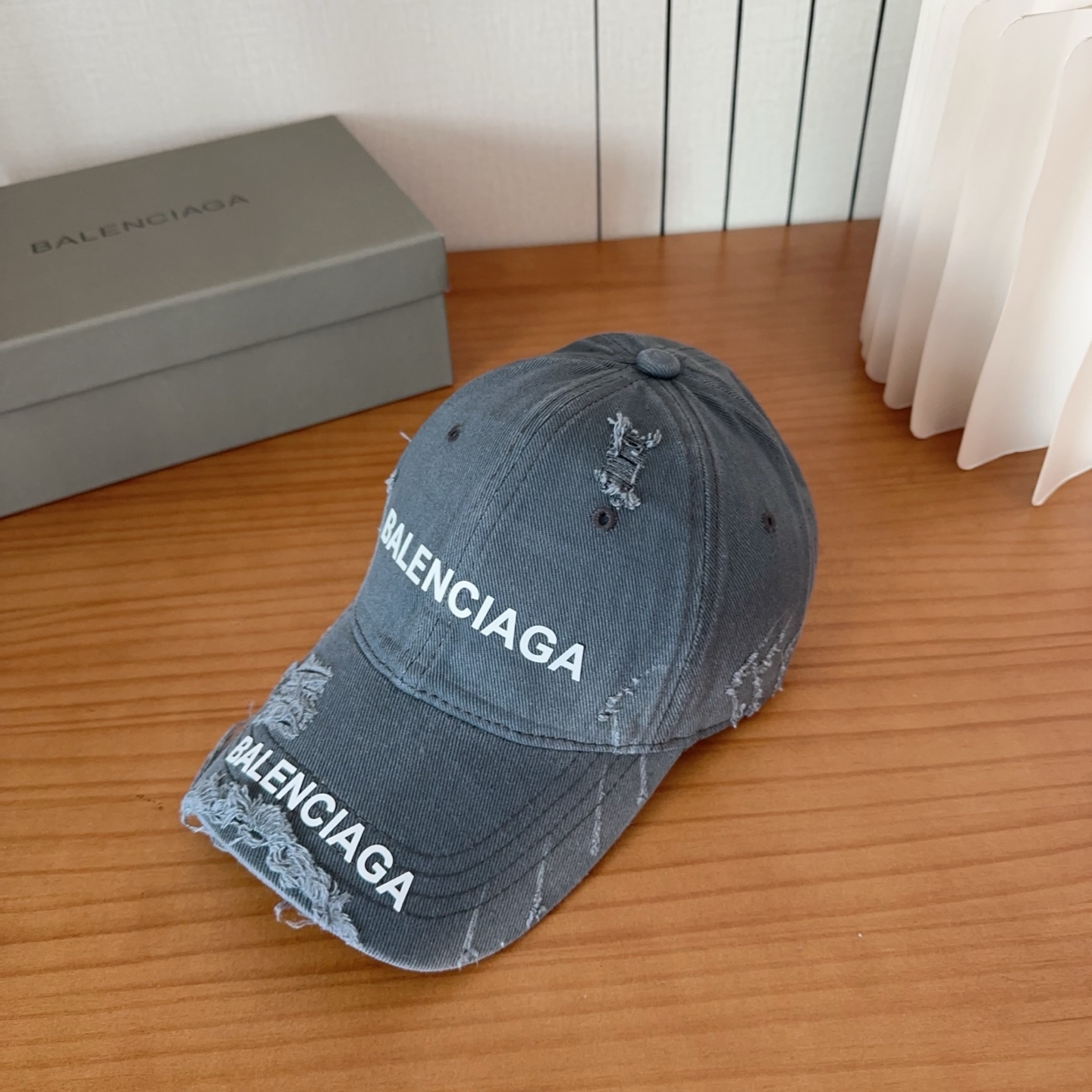 遮阳防晒神器｜新款遮阳巴黎世*棒球帽，经典的潮酷风，太 nice👍😍好看的不要不要的😉巨防嗮❗️巨百搭 