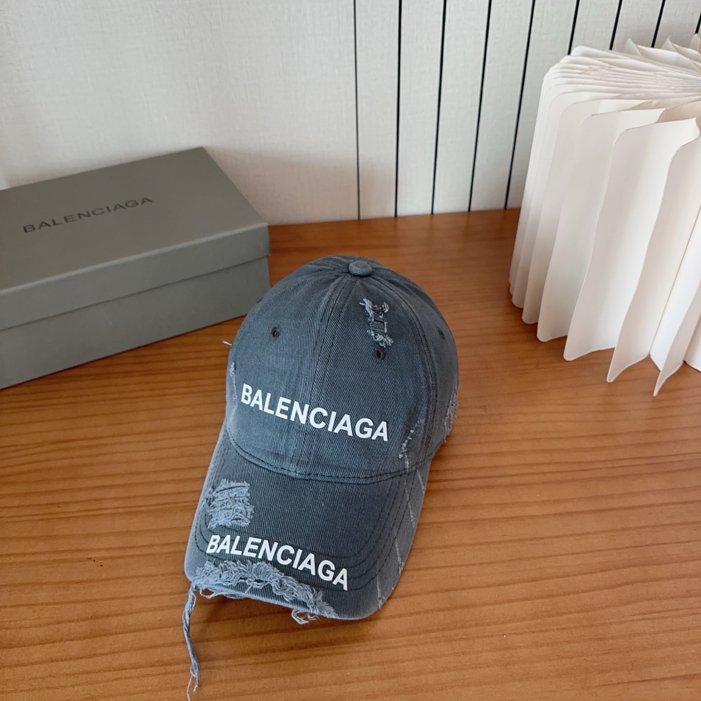 遮阳防晒神器｜新款遮阳巴黎世*棒球帽，经典的潮酷风，太 nice👍😍好看的不要不要的😉巨防嗮❗️巨百搭 