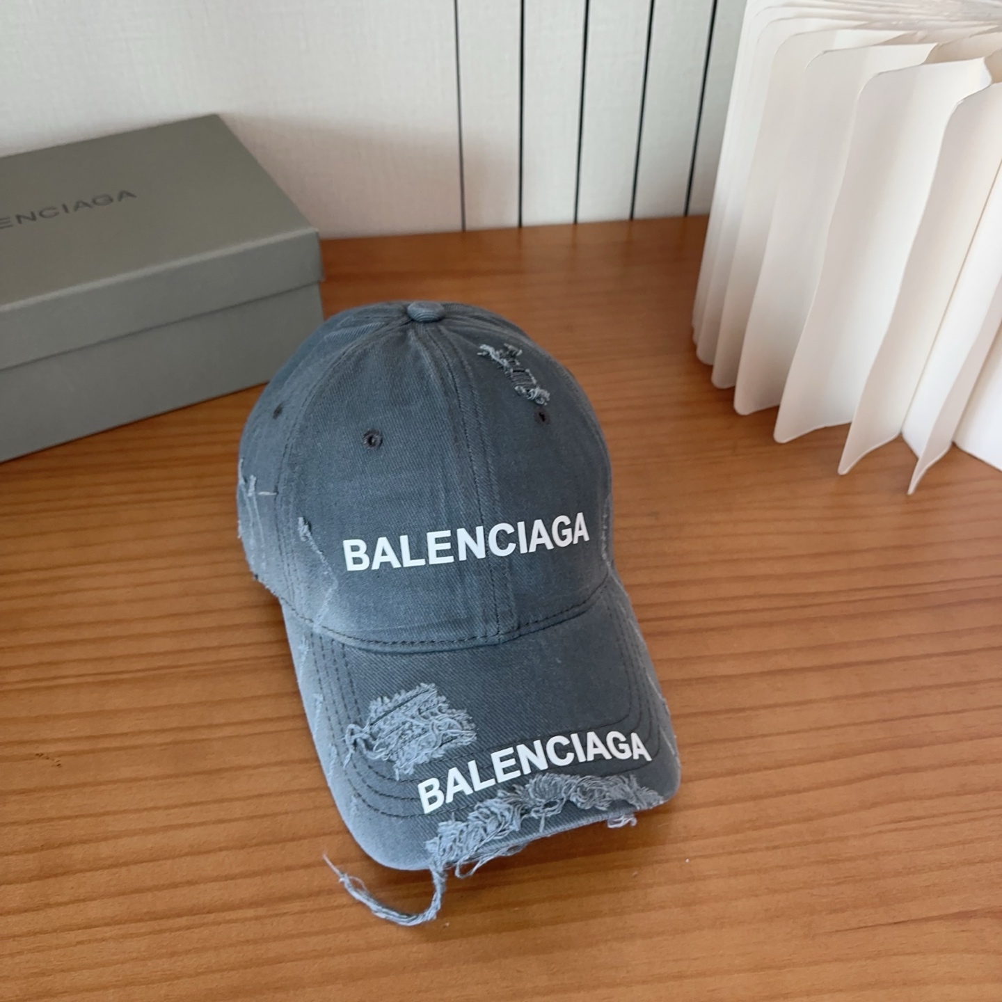 遮阳防晒神器｜新款遮阳巴黎世*棒球帽，经典的潮酷风，太 nice👍😍好看的不要不要的😉巨防嗮❗️巨百搭 