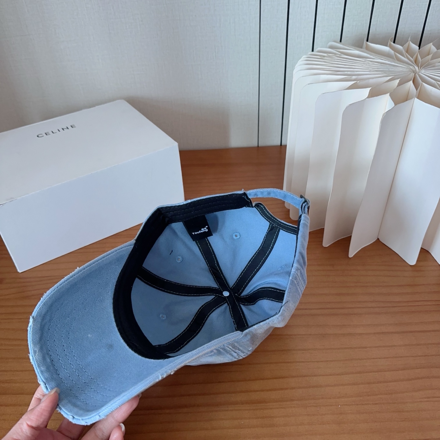 CELINE思琳 早春新款棒球帽🔸 旅游带它出去美美哒❕ 中古款哟.这种帽子不容易撞款 😬 现货