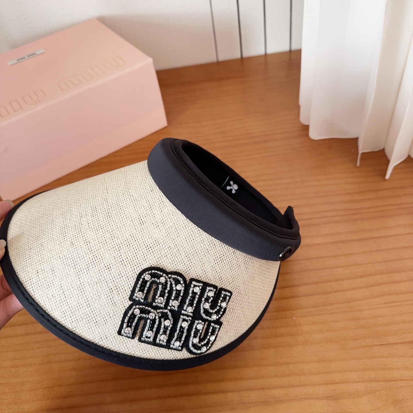 miumiu 缪缪 夏季空顶帽，跑步遮阳防晒两不误，夏季必备单品，戴着不闷热，非常有活力的一款，超级无敌